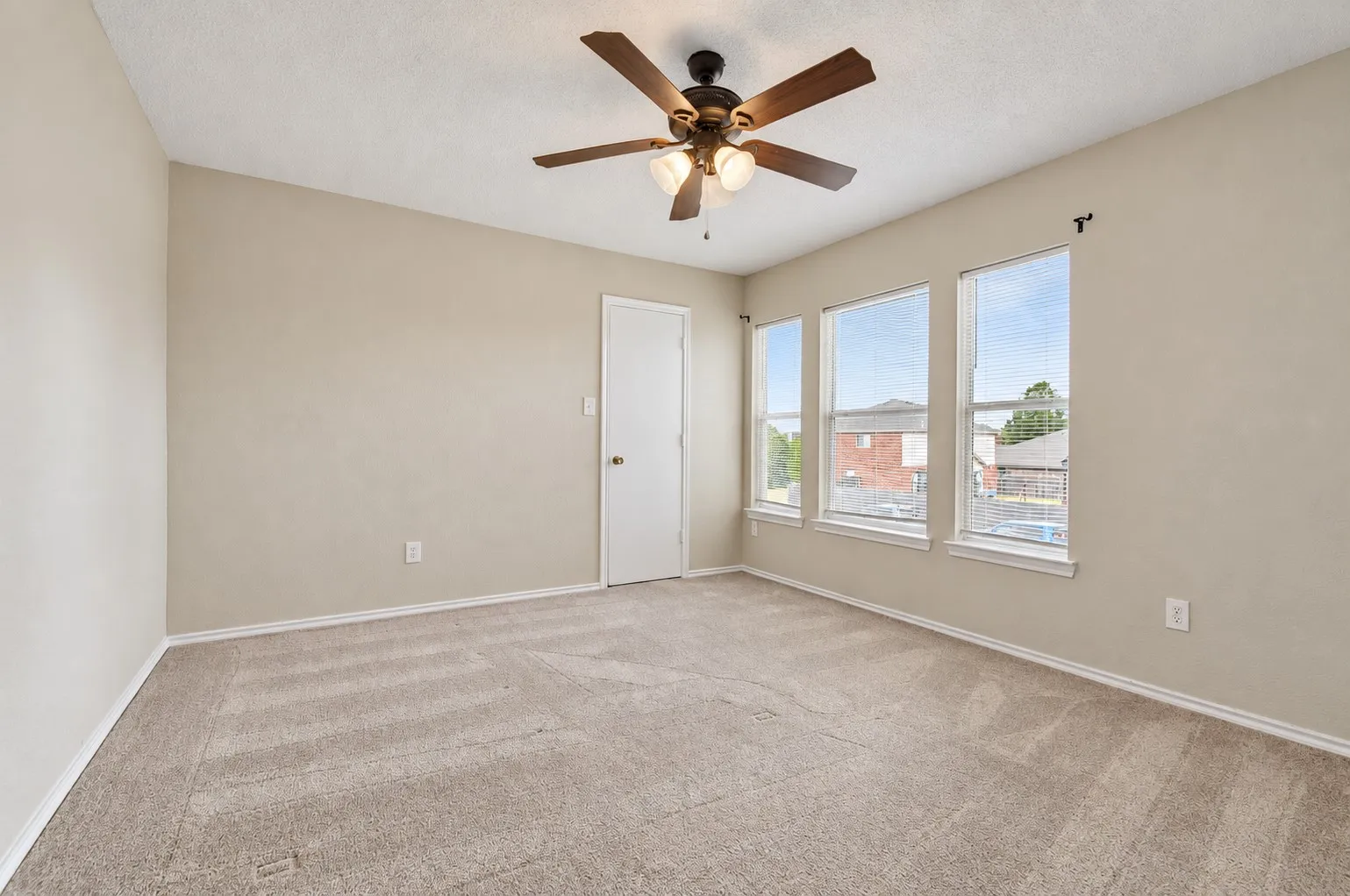Single Family Residence For Rent in Denton County , 2813 Custer Drive, Corinth, Texas 76210, 4 Bedroom, 3 Bathroom, 2 Garage spaces, 2,683 Sqft, built in 1999, mls#21401141, Real Estate Agent in Corinth, Homes For Rent in Denton county, Homes For Rent in Corinth, Realtor in Corinth Texas, Real Estate Brokerage Independent Realty Texas, Luminita Cordes Realtor