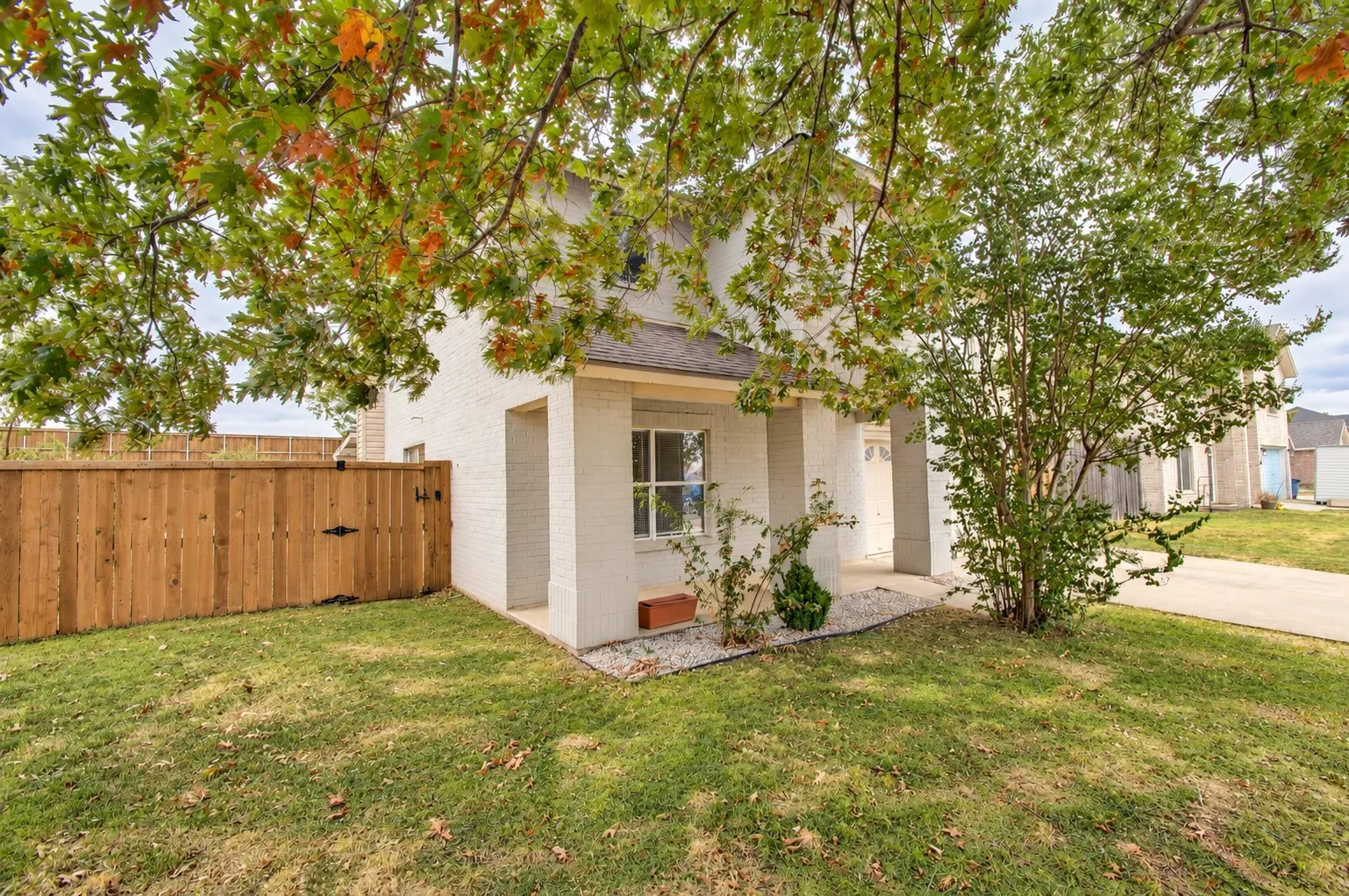 Single Family Residence For Rent in Denton County , 2813 Custer Drive, Corinth, Texas 76210, 4 Bedroom, 3 Bathroom, 2 Garage spaces, 2,683 Sqft, built in 1999, mls#21401141, Real Estate Agent in Corinth, Homes For Rent in Denton county, Homes For Rent in Corinth, Realtor in Corinth Texas, Real Estate Brokerage Independent Realty Texas, Luminita Cordes Realtor