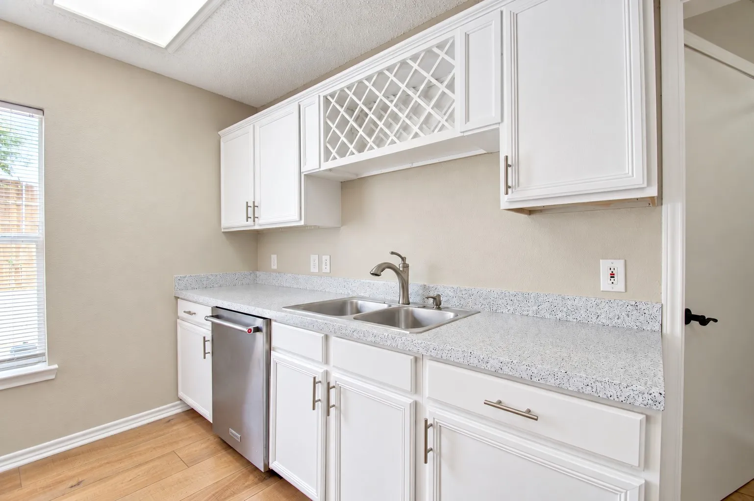 Single Family Residence For Rent in Denton County , 2813 Custer Drive, Corinth, Texas 76210, 4 Bedroom, 3 Bathroom, 2 Garage spaces, 2,683 Sqft, built in 1999, mls#21401141, Real Estate Agent in Corinth, Homes For Rent in Denton county, Homes For Rent in Corinth, Realtor in Corinth Texas, Real Estate Brokerage Independent Realty Texas, Luminita Cordes Realtor