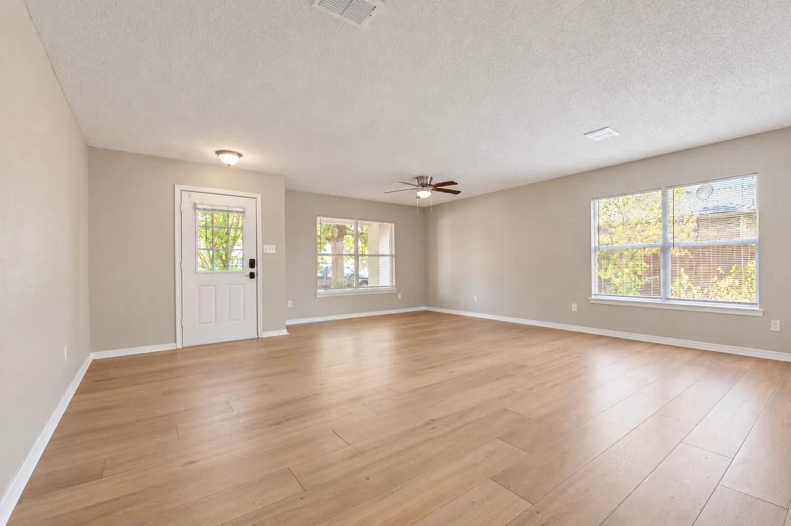 Single Family Residence For Rent in Denton County , 2813 Custer Drive, Corinth, Texas 76210, 4 Bedroom, 3 Bathroom, 2 Garage spaces, 2,683 Sqft, built in 1999, mls#21401141, Real Estate Agent in Corinth, Homes For Rent in Denton county, Homes For Rent in Corinth, Realtor in Corinth Texas, Real Estate Brokerage Independent Realty Texas, Luminita Cordes Realtor