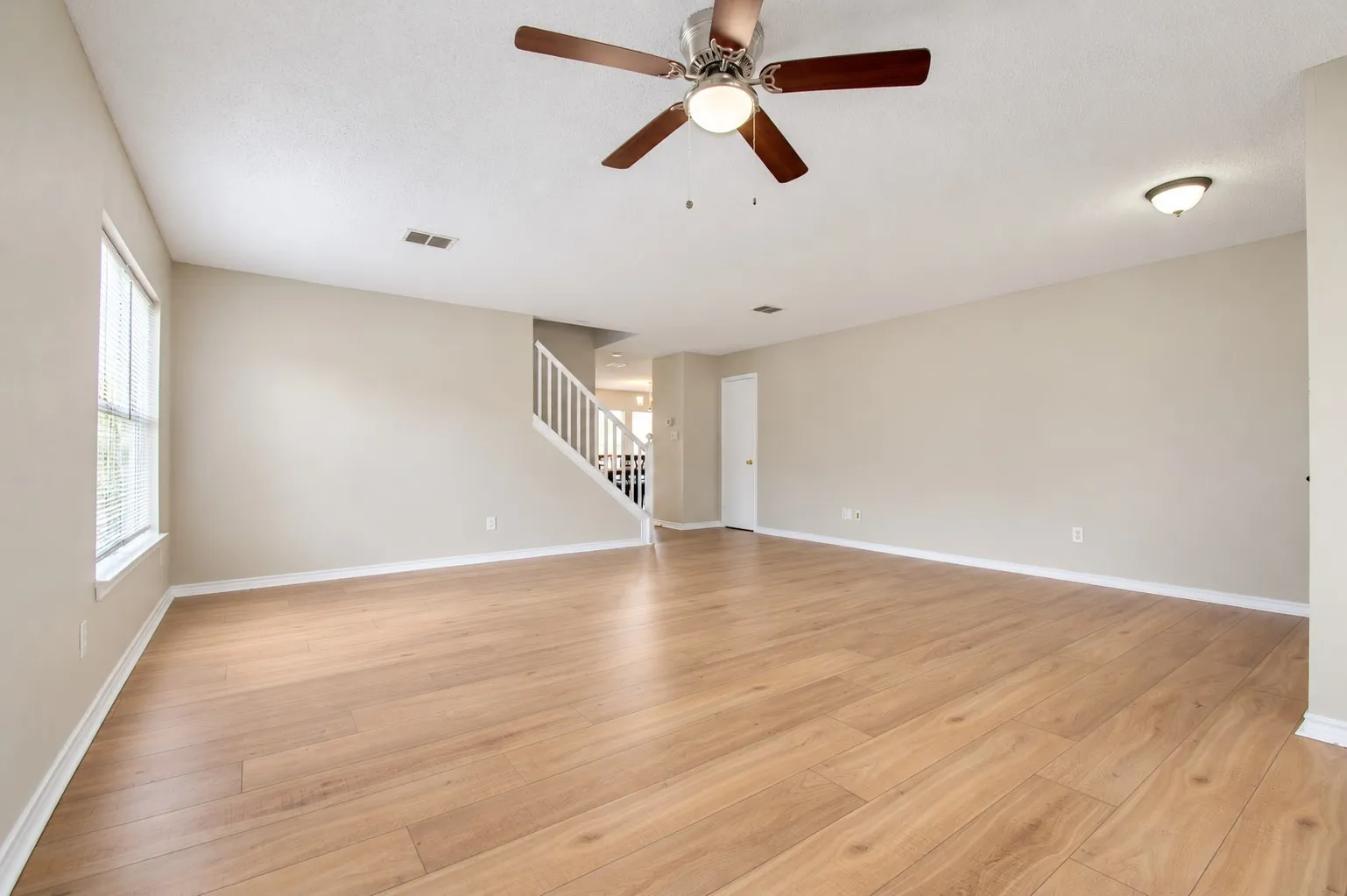 Single Family Residence For Rent in Denton County , 2813 Custer Drive, Corinth, Texas 76210, 4 Bedroom, 3 Bathroom, 2 Garage spaces, 2,683 Sqft, built in 1999, mls#21401141, Real Estate Agent in Corinth, Homes For Rent in Denton county, Homes For Rent in Corinth, Realtor in Corinth Texas, Real Estate Brokerage Independent Realty Texas, Luminita Cordes Realtor