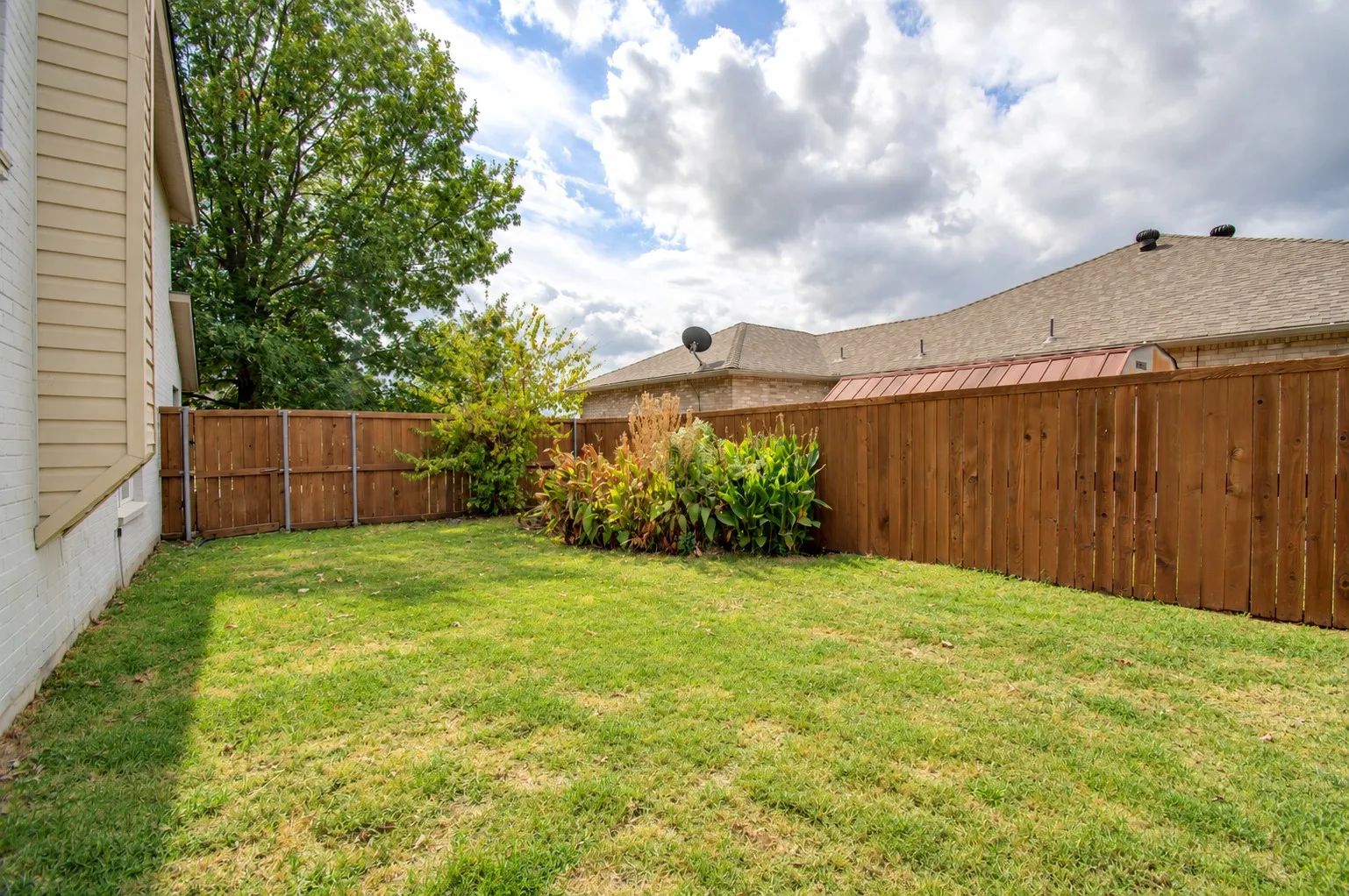 Single Family Residence For Rent in Denton County , 2813 Custer Drive, Corinth, Texas 76210, 4 Bedroom, 3 Bathroom, 2 Garage spaces, 2,683 Sqft, built in 1999, mls#21401141, Real Estate Agent in Corinth, Homes For Rent in Denton county, Homes For Rent in Corinth, Realtor in Corinth Texas, Real Estate Brokerage Independent Realty Texas, Luminita Cordes Realtor