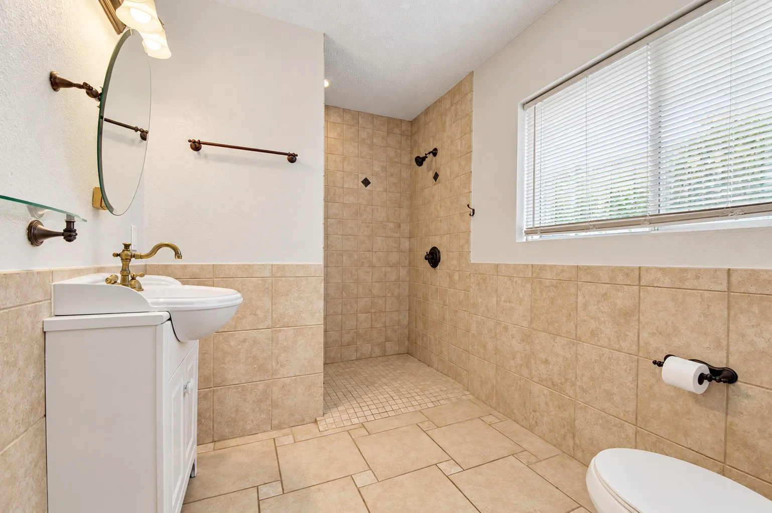Single Family Residence For Rent in Denton County , 2813 Custer Drive, Corinth, Texas 76210, 4 Bedroom, 3 Bathroom, 2 Garage spaces, 2,683 Sqft, built in 1999, mls#21401141, Real Estate Agent in Corinth, Homes For Rent in Denton county, Homes For Rent in Corinth, Realtor in Corinth Texas, Real Estate Brokerage Independent Realty Texas, Luminita Cordes Realtor