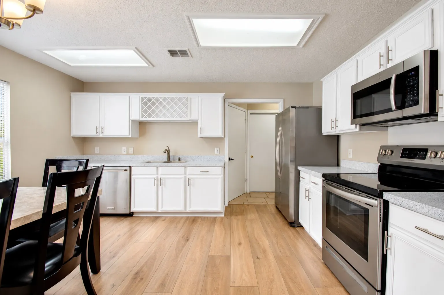 Single Family Residence For Rent in Denton County , 2813 Custer Drive, Corinth, Texas 76210, 4 Bedroom, 3 Bathroom, 2 Garage spaces, 2,683 Sqft, built in 1999, mls#21401141, Real Estate Agent in Corinth, Homes For Rent in Denton county, Homes For Rent in Corinth, Realtor in Corinth Texas, Real Estate Brokerage Independent Realty Texas, Luminita Cordes Realtor