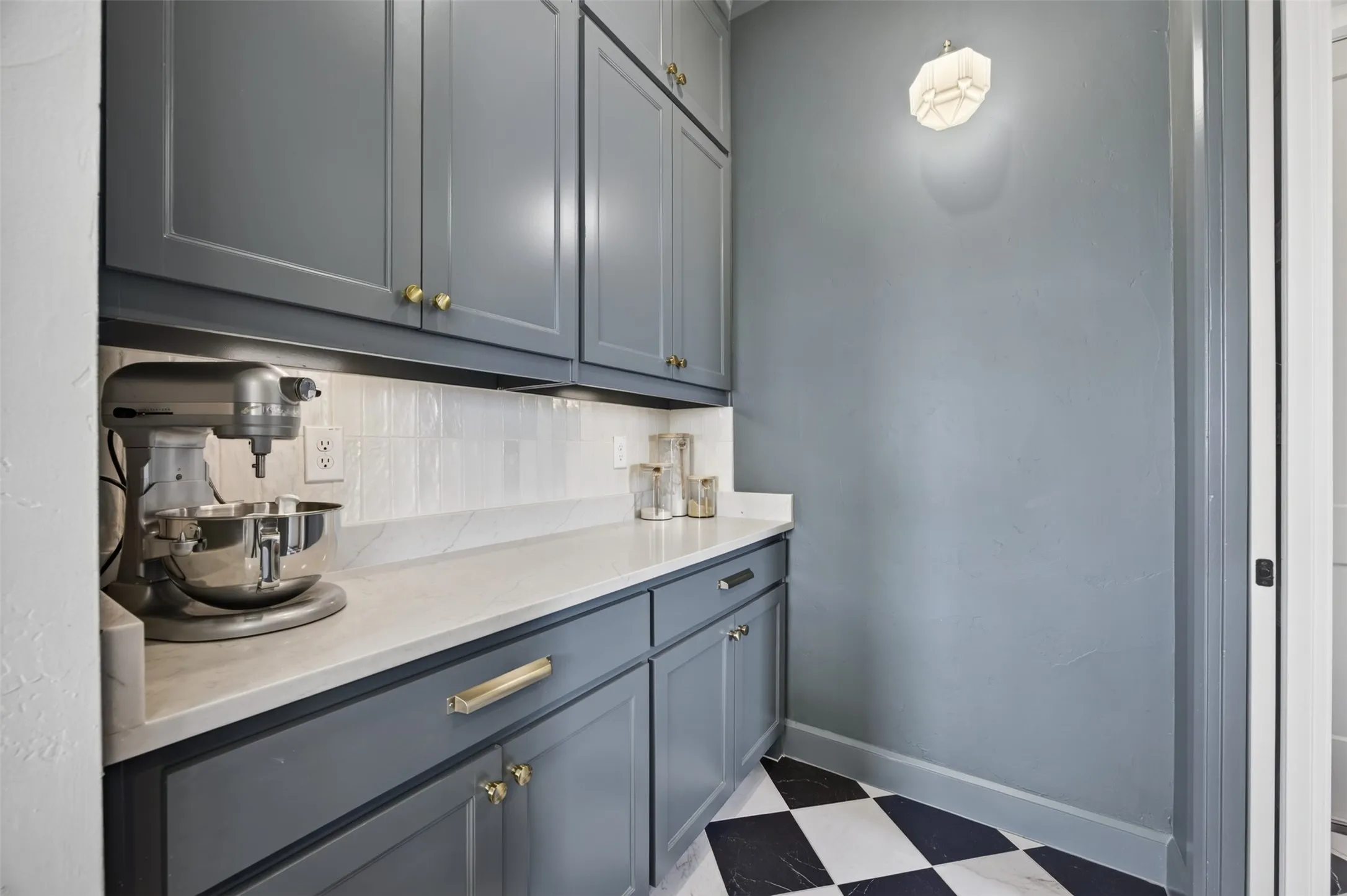 Single Family Residence For Sale in Ellis County , 210 Low Bird Lane, Waxahachie, Texas 75167, 5 Bedroom, 4 Bathroom, 4 Garage spaces, 3,743 Sqft, built in 2022, mls#21392334, Real Estate Agent in Waxahachie, Homes For Sale in Ellis county, Homes For Sale in Waxahachie, Realtor in Waxahachie Texas, Real Estate Brokerage Independent Realty Texas, Luminita Cordes Realtor