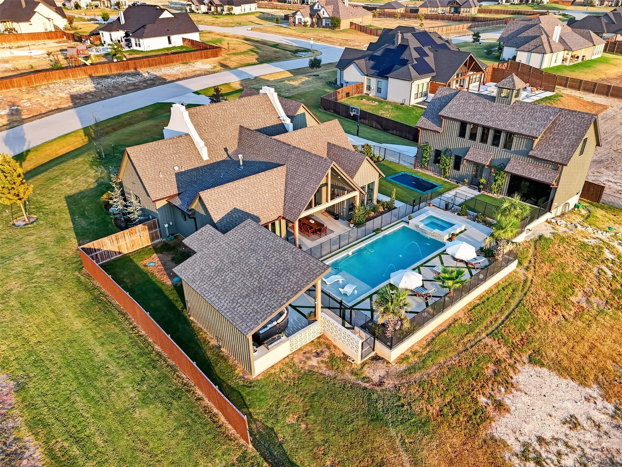 Single Family Residence For Sale in Ellis County , 210 Low Bird Lane, Waxahachie, Texas 75167, 5 Bedroom, 4 Bathroom, 4 Garage spaces, 3,743 Sqft, built in 2022, mls#21392334, Real Estate Agent in Waxahachie, Homes For Sale in Ellis county, Homes For Sale in Waxahachie, Realtor in Waxahachie Texas, Real Estate Brokerage Independent Realty Texas, Luminita Cordes Realtor