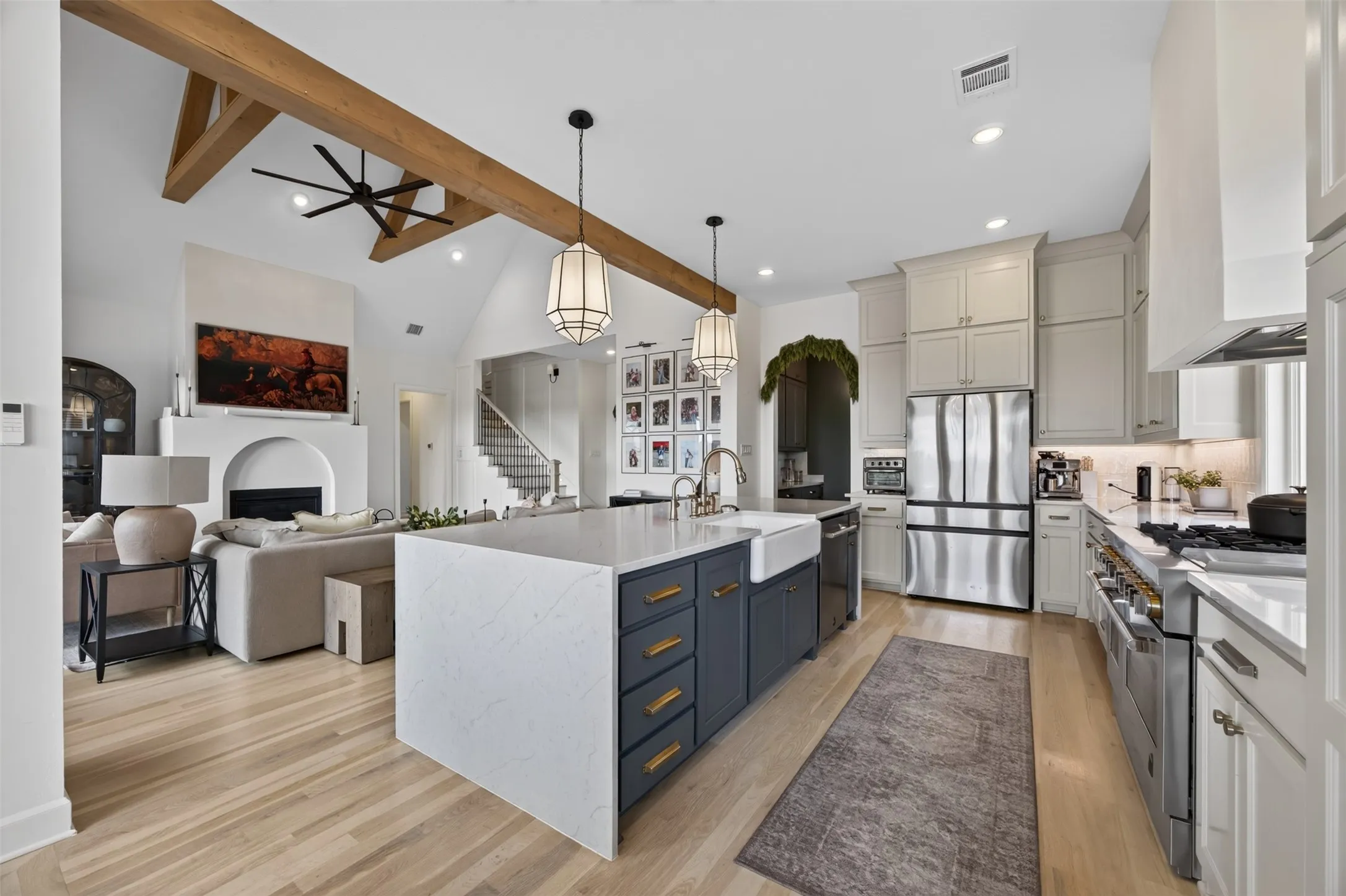 Single Family Residence For Sale in Ellis County , 210 Low Bird Lane, Waxahachie, Texas 75167, 5 Bedroom, 4 Bathroom, 4 Garage spaces, 3,743 Sqft, built in 2022, mls#21392334, Real Estate Agent in Waxahachie, Homes For Sale in Ellis county, Homes For Sale in Waxahachie, Realtor in Waxahachie Texas, Real Estate Brokerage Independent Realty Texas, Luminita Cordes Realtor