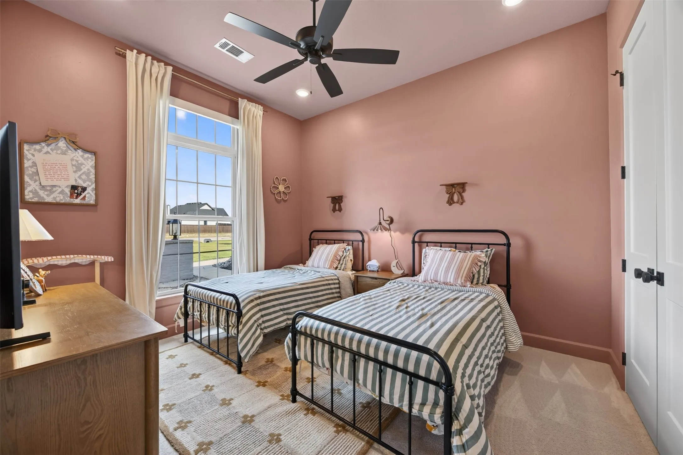 Single Family Residence For Sale in Ellis County , 210 Low Bird Lane, Waxahachie, Texas 75167, 5 Bedroom, 4 Bathroom, 4 Garage spaces, 3,743 Sqft, built in 2022, mls#21392334, Real Estate Agent in Waxahachie, Homes For Sale in Ellis county, Homes For Sale in Waxahachie, Realtor in Waxahachie Texas, Real Estate Brokerage Independent Realty Texas, Luminita Cordes Realtor