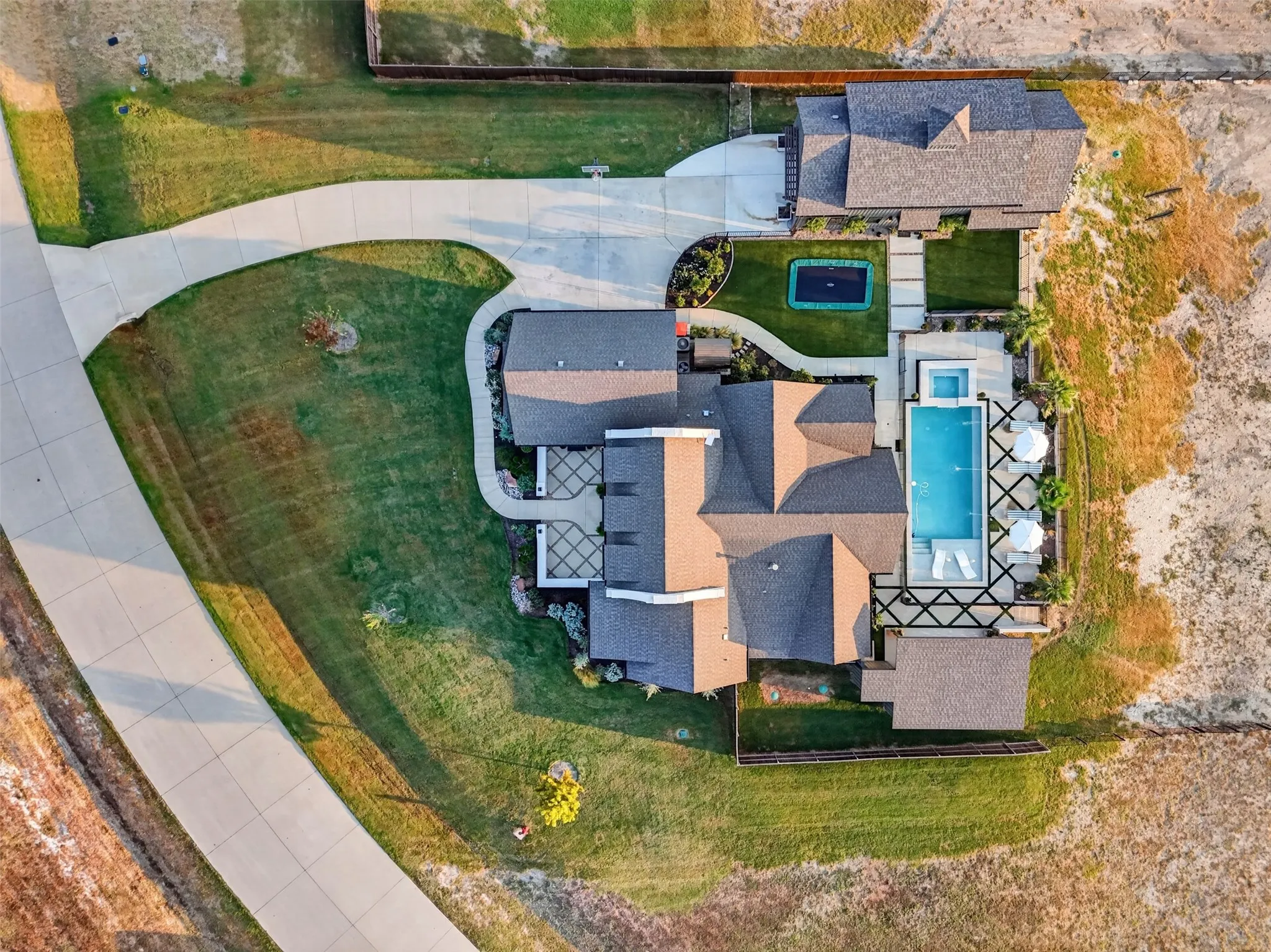 Single Family Residence For Sale in Ellis County , 210 Low Bird Lane, Waxahachie, Texas 75167, 5 Bedroom, 4 Bathroom, 4 Garage spaces, 3,743 Sqft, built in 2022, mls#21392334, Real Estate Agent in Waxahachie, Homes For Sale in Ellis county, Homes For Sale in Waxahachie, Realtor in Waxahachie Texas, Real Estate Brokerage Independent Realty Texas, Luminita Cordes Realtor