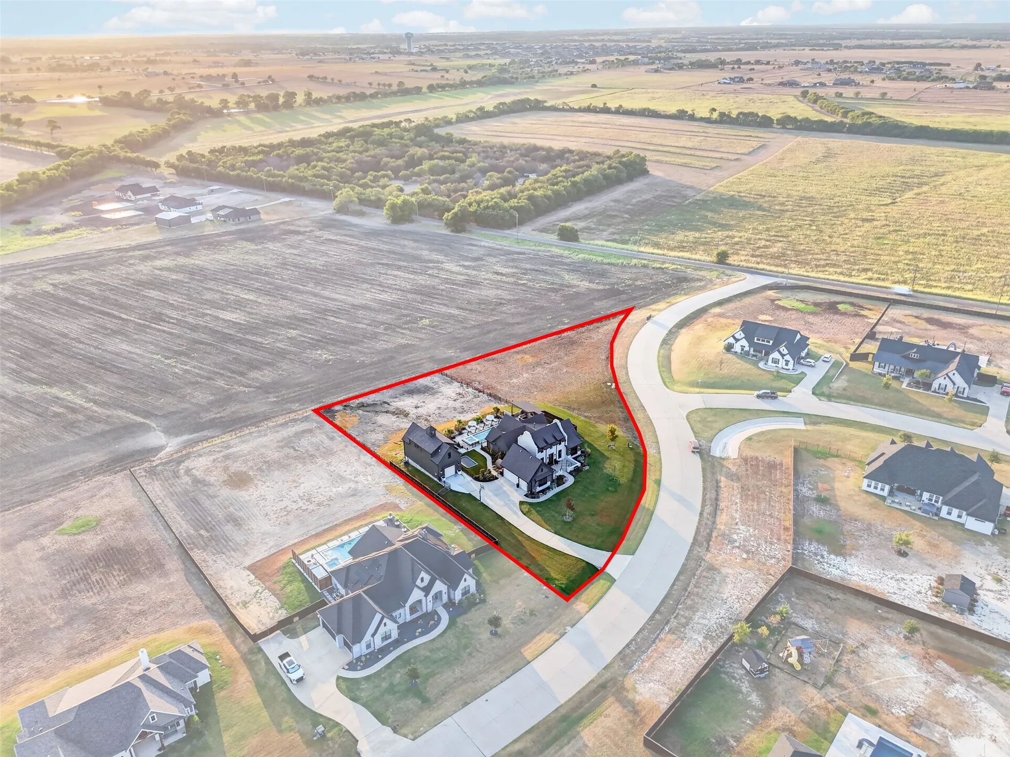 Single Family Residence For Sale in Ellis County , 210 Low Bird Lane, Waxahachie, Texas 75167, 5 Bedroom, 4 Bathroom, 4 Garage spaces, 3,743 Sqft, built in 2022, mls#21392334, Real Estate Agent in Waxahachie, Homes For Sale in Ellis county, Homes For Sale in Waxahachie, Realtor in Waxahachie Texas, Real Estate Brokerage Independent Realty Texas, Luminita Cordes Realtor