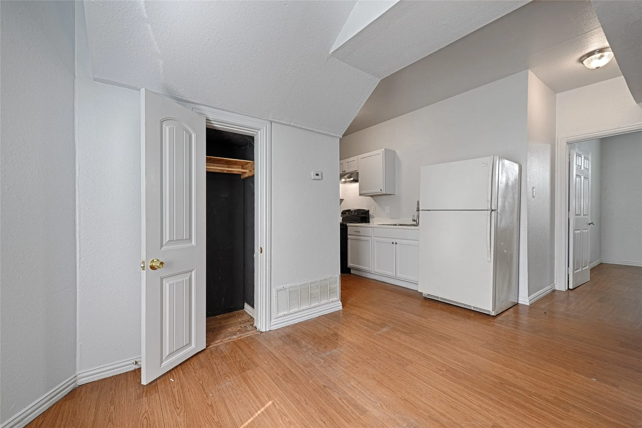 Apartment For Sale in Dallas County , 3020 South Boulevard 6, Dallas, Texas 75215, 10 Bedroom, 6 Bathroom, Garage spaces, 0 Sqft, built in 1931, mls#21400396, Real Estate Agent in Dallas, Homes For Sale in Dallas county, Homes For Sale in Dallas, Realtor in Dallas Texas, Real Estate Brokerage Independent Realty Texas, Luminita Cordes Realtor