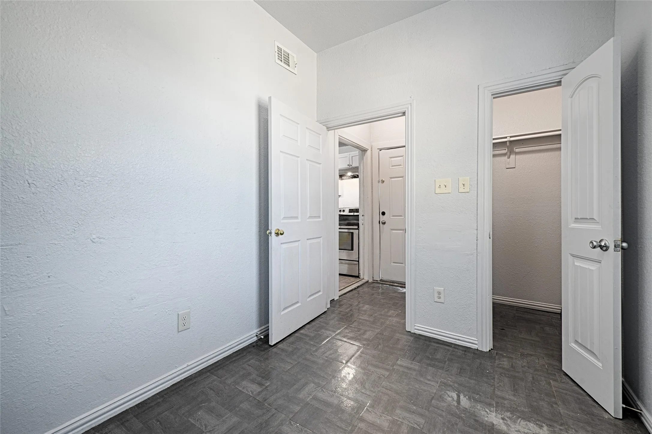 Apartment For Sale in Dallas County , 3020 South Boulevard 6, Dallas, Texas 75215, 10 Bedroom, 6 Bathroom, Garage spaces, 0 Sqft, built in 1931, mls#21400396, Real Estate Agent in Dallas, Homes For Sale in Dallas county, Homes For Sale in Dallas, Realtor in Dallas Texas, Real Estate Brokerage Independent Realty Texas, Luminita Cordes Realtor