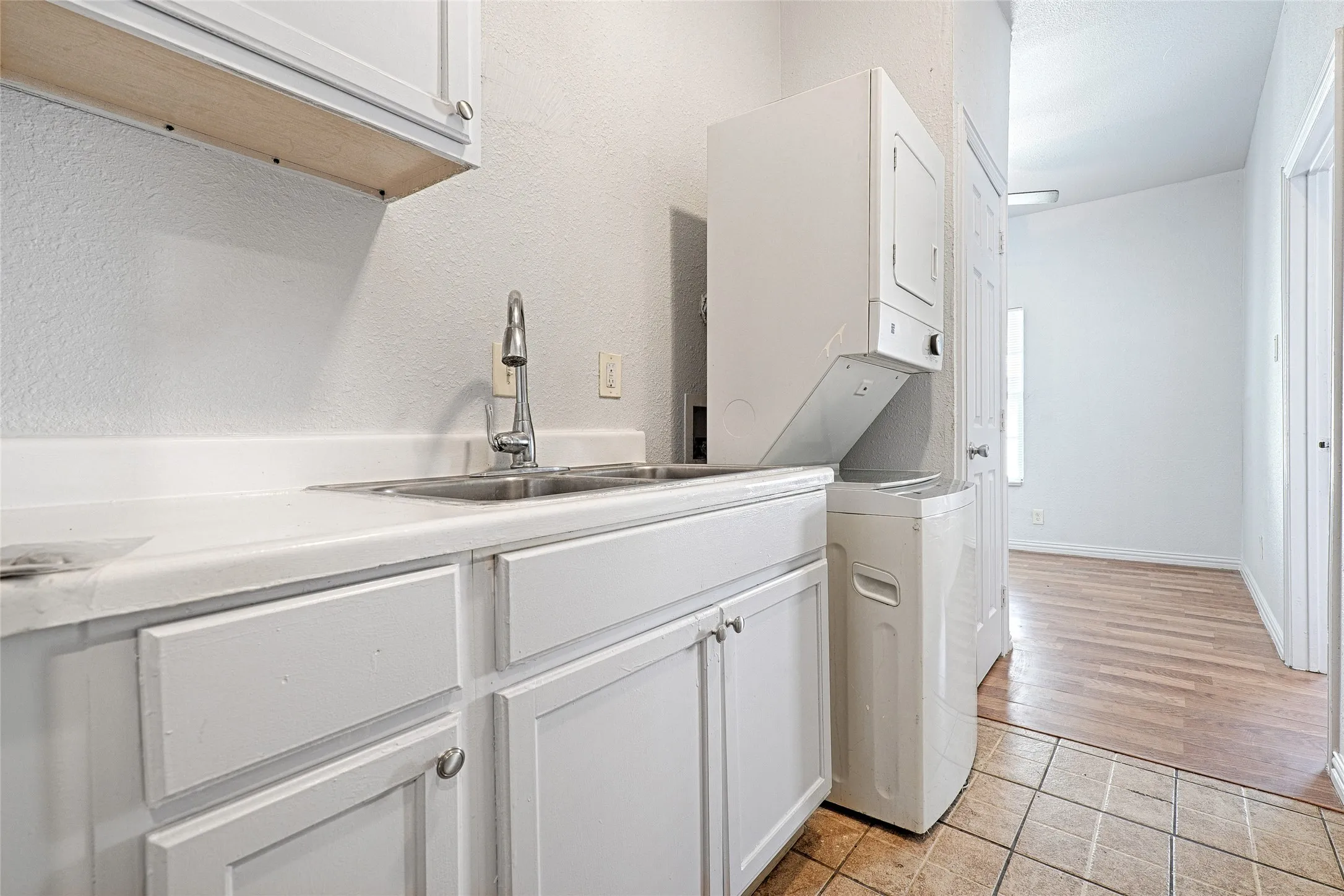 Apartment For Sale in Dallas County , 3020 South Boulevard 6, Dallas, Texas 75215, 10 Bedroom, 6 Bathroom, Garage spaces, 0 Sqft, built in 1931, mls#21400396, Real Estate Agent in Dallas, Homes For Sale in Dallas county, Homes For Sale in Dallas, Realtor in Dallas Texas, Real Estate Brokerage Independent Realty Texas, Luminita Cordes Realtor