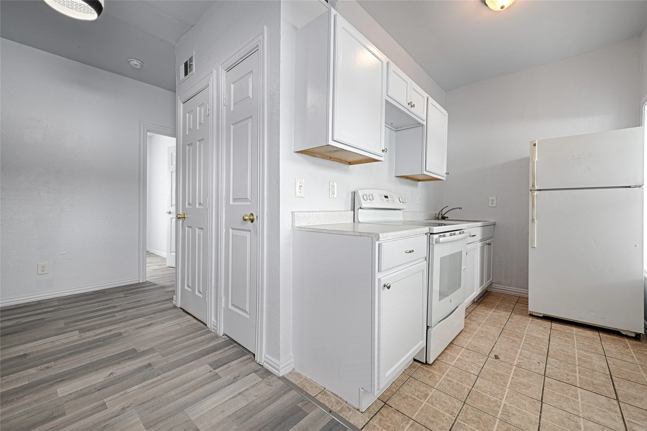 Apartment For Sale in Dallas County , 3020 South Boulevard 6, Dallas, Texas 75215, 10 Bedroom, 6 Bathroom, Garage spaces, 0 Sqft, built in 1931, mls#21400396, Real Estate Agent in Dallas, Homes For Sale in Dallas county, Homes For Sale in Dallas, Realtor in Dallas Texas, Real Estate Brokerage Independent Realty Texas, Luminita Cordes Realtor