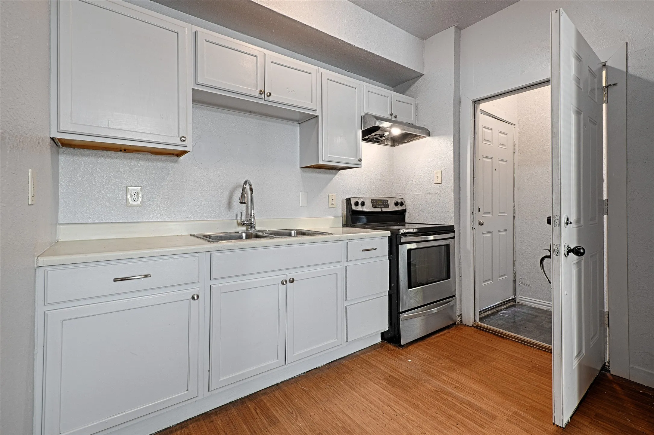 Apartment For Sale in Dallas County , 3020 South Boulevard 6, Dallas, Texas 75215, 10 Bedroom, 6 Bathroom, Garage spaces, 0 Sqft, built in 1931, mls#21400396, Real Estate Agent in Dallas, Homes For Sale in Dallas county, Homes For Sale in Dallas, Realtor in Dallas Texas, Real Estate Brokerage Independent Realty Texas, Luminita Cordes Realtor