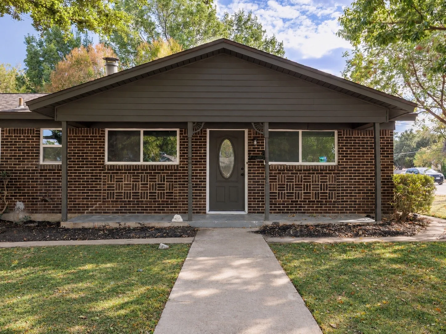 Single Family Residence For Sale in Tarrant County , 6700 Karen Drive, North Richland Hills, Texas 76180, 3 Bedroom, 2 Bathroom, Garage spaces, 1,636 Sqft, built in 1961, mls#21400591, Real Estate Agent in North Richland Hills, Homes For Sale in Tarrant county, Homes For Sale in North Richland Hills, Realtor in North Richland Hills Texas, Real Estate Brokerage Independent Realty Texas, Luminita Cordes Realtor