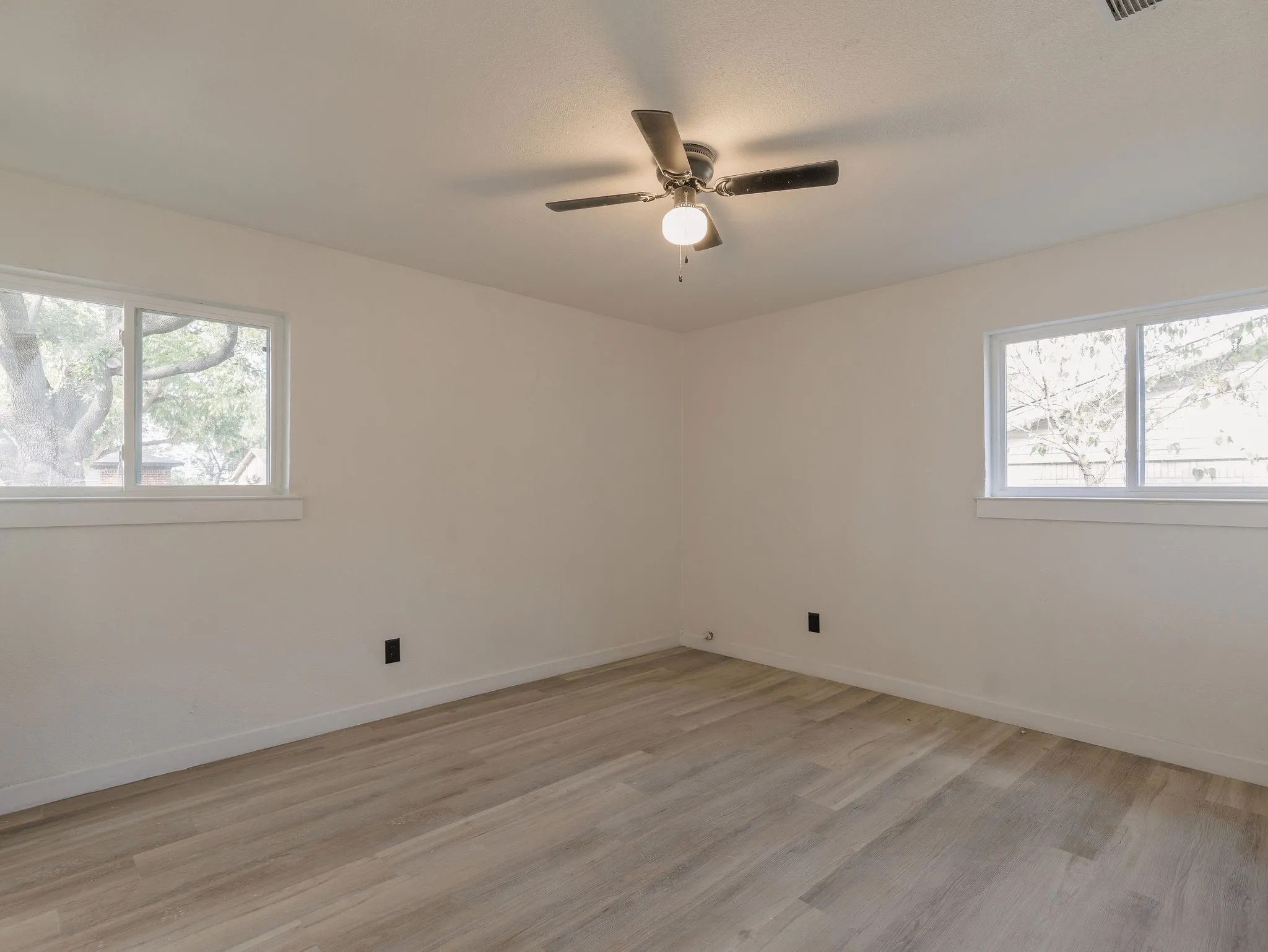 Single Family Residence For Sale in Tarrant County , 6700 Karen Drive, North Richland Hills, Texas 76180, 3 Bedroom, 2 Bathroom, Garage spaces, 1,636 Sqft, built in 1961, mls#21400591, Real Estate Agent in North Richland Hills, Homes For Sale in Tarrant county, Homes For Sale in North Richland Hills, Realtor in North Richland Hills Texas, Real Estate Brokerage Independent Realty Texas, Luminita Cordes Realtor