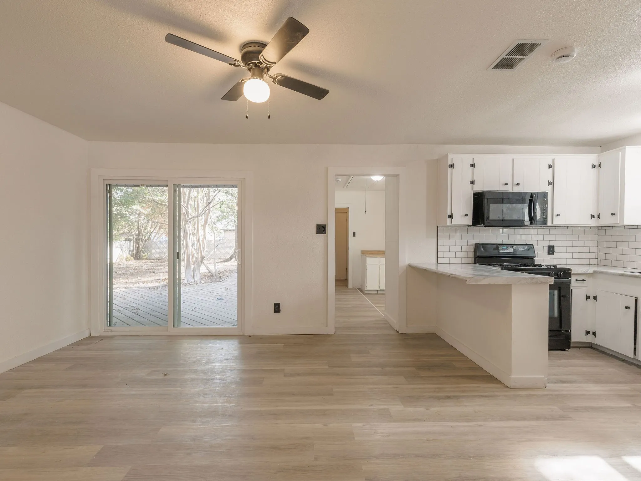 Single Family Residence For Sale in Tarrant County , 6700 Karen Drive, North Richland Hills, Texas 76180, 3 Bedroom, 2 Bathroom, Garage spaces, 1,636 Sqft, built in 1961, mls#21400591, Real Estate Agent in North Richland Hills, Homes For Sale in Tarrant county, Homes For Sale in North Richland Hills, Realtor in North Richland Hills Texas, Real Estate Brokerage Independent Realty Texas, Luminita Cordes Realtor