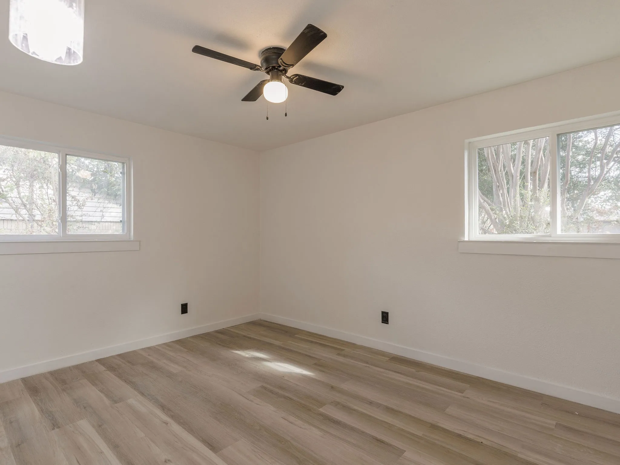 Single Family Residence For Sale in Tarrant County , 6700 Karen Drive, North Richland Hills, Texas 76180, 3 Bedroom, 2 Bathroom, Garage spaces, 1,636 Sqft, built in 1961, mls#21400591, Real Estate Agent in North Richland Hills, Homes For Sale in Tarrant county, Homes For Sale in North Richland Hills, Realtor in North Richland Hills Texas, Real Estate Brokerage Independent Realty Texas, Luminita Cordes Realtor