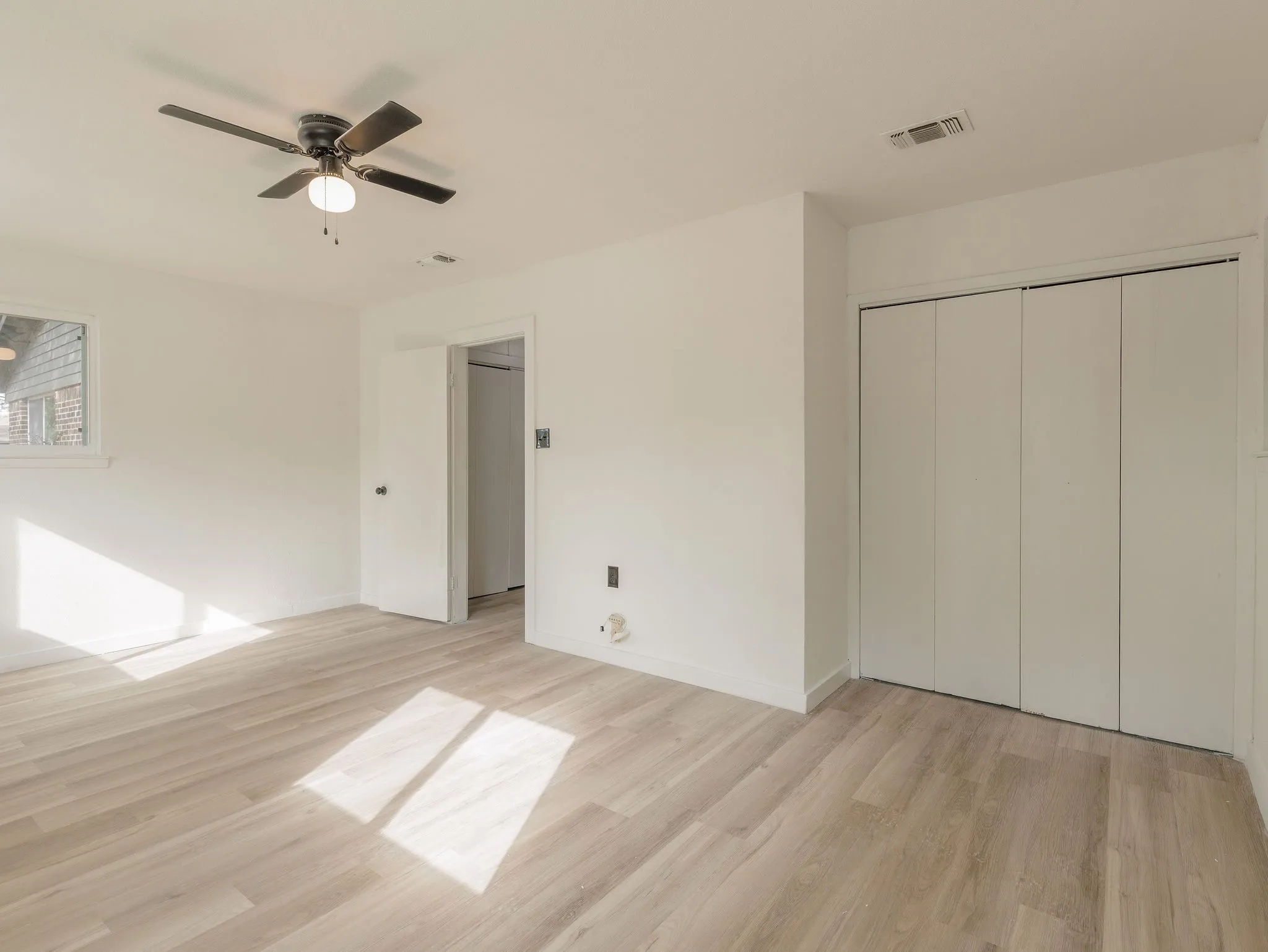 Single Family Residence For Sale in Tarrant County , 6700 Karen Drive, North Richland Hills, Texas 76180, 3 Bedroom, 2 Bathroom, Garage spaces, 1,636 Sqft, built in 1961, mls#21400591, Real Estate Agent in North Richland Hills, Homes For Sale in Tarrant county, Homes For Sale in North Richland Hills, Realtor in North Richland Hills Texas, Real Estate Brokerage Independent Realty Texas, Luminita Cordes Realtor