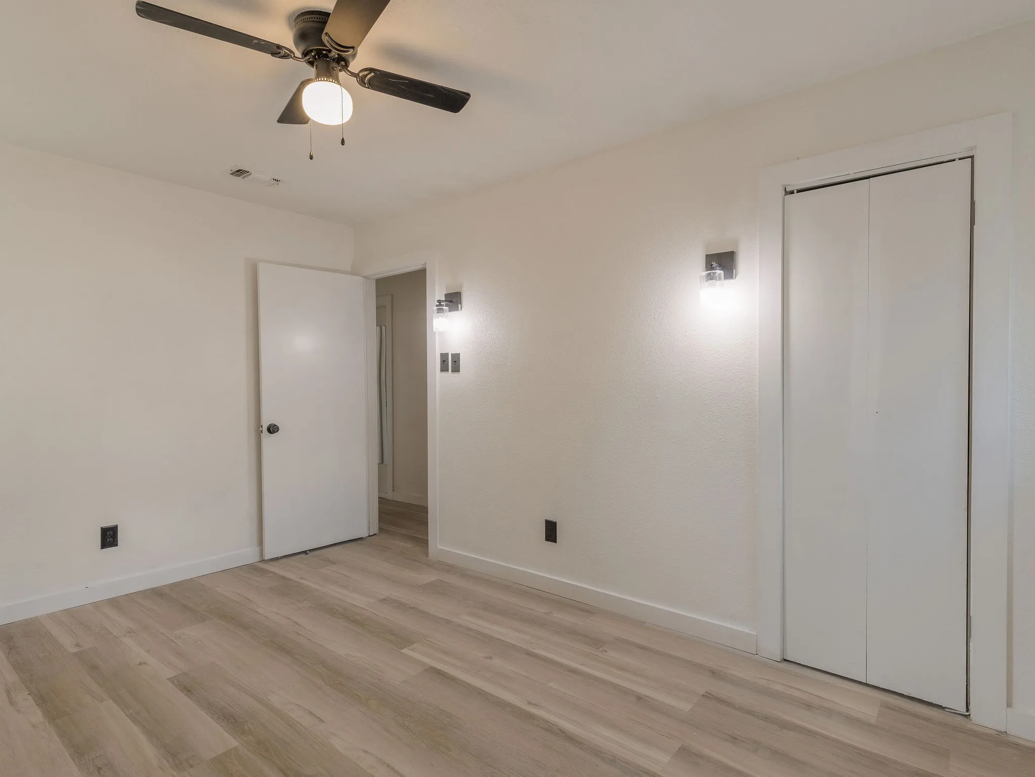 Single Family Residence For Sale in Tarrant County , 6700 Karen Drive, North Richland Hills, Texas 76180, 3 Bedroom, 2 Bathroom, Garage spaces, 1,636 Sqft, built in 1961, mls#21400591, Real Estate Agent in North Richland Hills, Homes For Sale in Tarrant county, Homes For Sale in North Richland Hills, Realtor in North Richland Hills Texas, Real Estate Brokerage Independent Realty Texas, Luminita Cordes Realtor