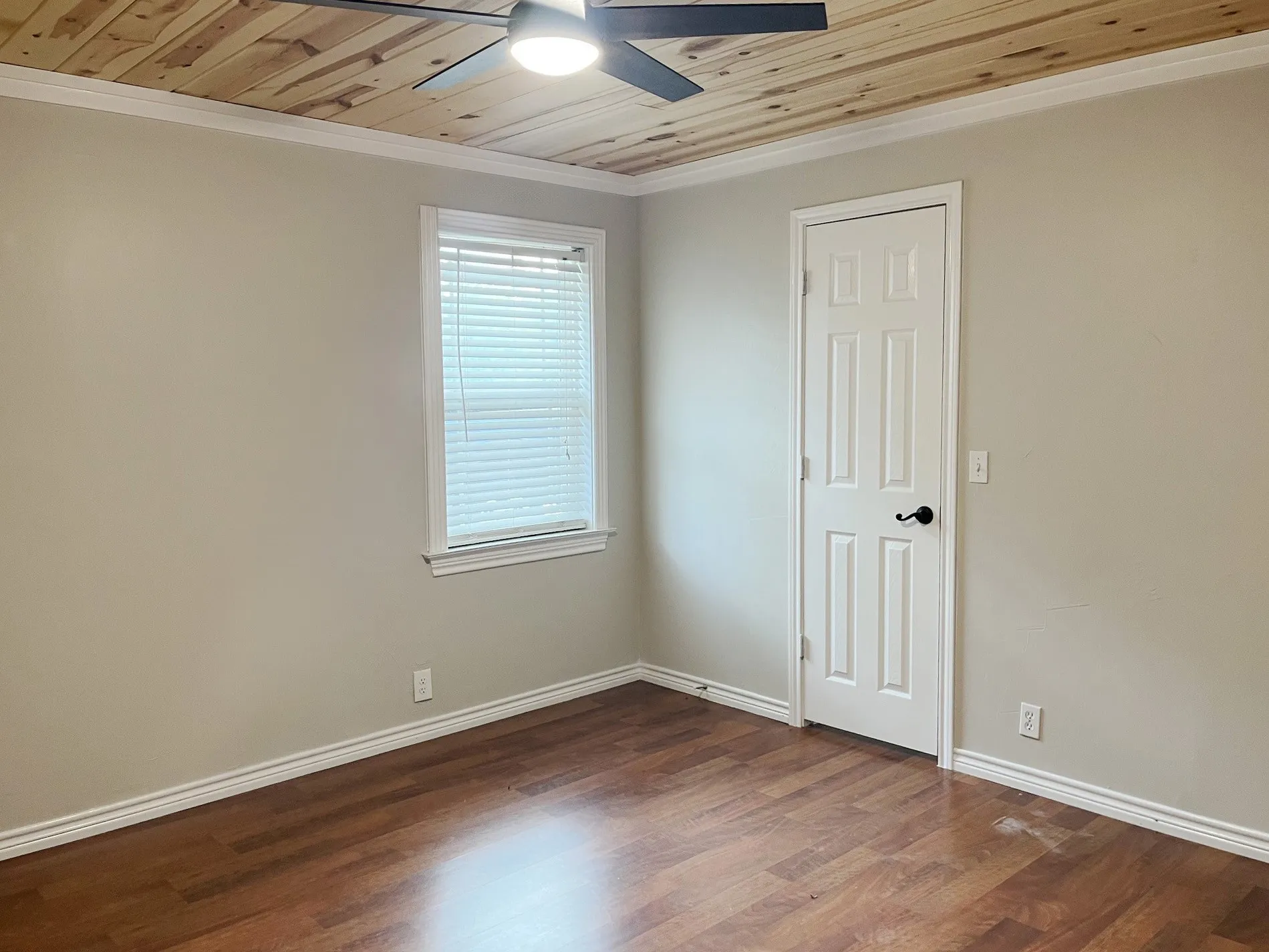 Single Family Residence For Sale in Lamar County , 615 E Fairview Street, Blossom, Texas 75416, 3 Bedroom, 2 Bathroom, Garage spaces, 1,644 Sqft, built in 0, mls#21401164, Real Estate Agent in Blossom, Homes For Sale in Lamar county, Homes For Sale in Blossom, Realtor in Blossom Texas, Real Estate Brokerage Independent Realty Texas, Luminita Cordes Realtor