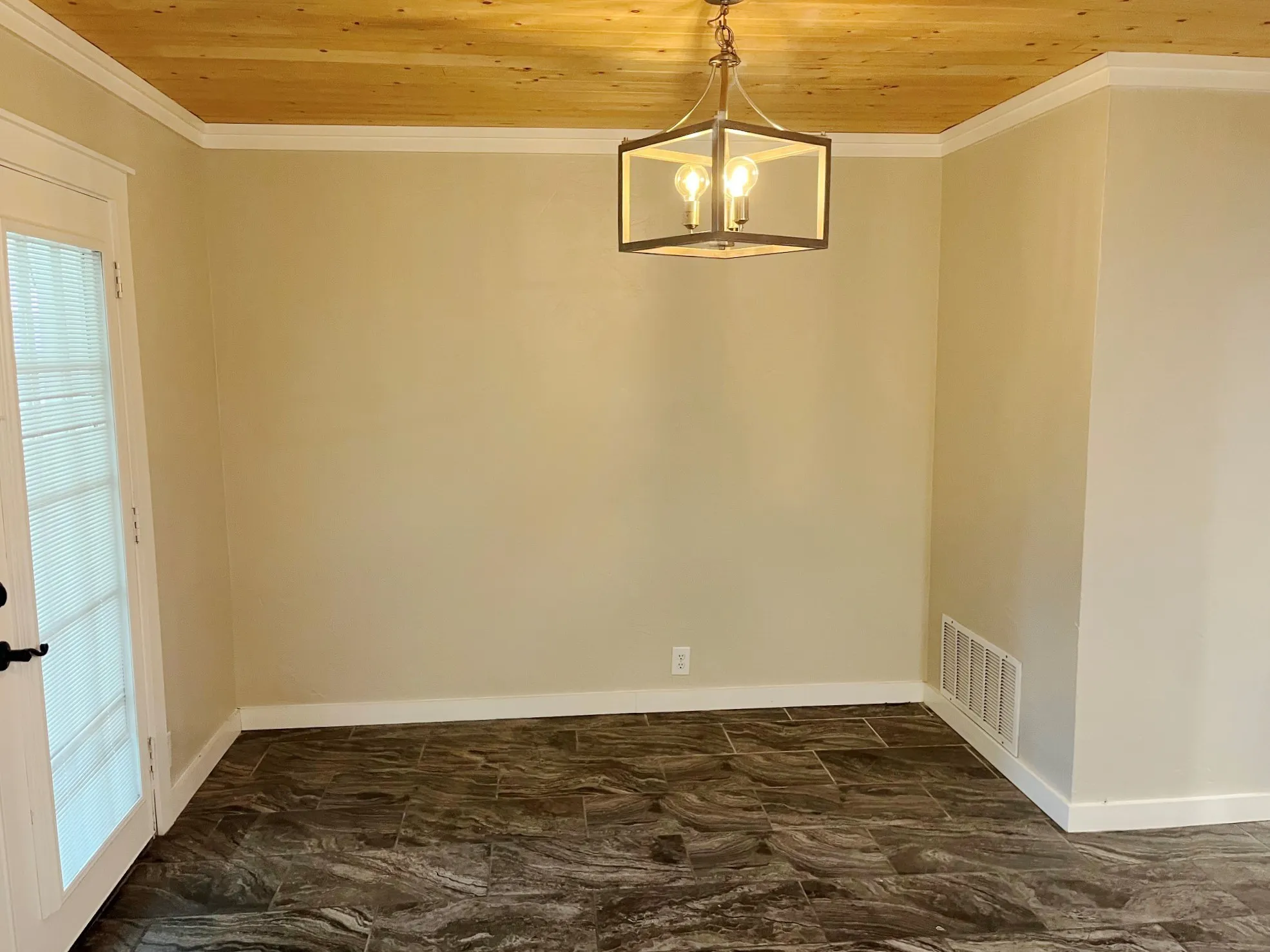 Single Family Residence For Sale in Lamar County , 615 E Fairview Street, Blossom, Texas 75416, 3 Bedroom, 2 Bathroom, Garage spaces, 1,644 Sqft, built in 0, mls#21401164, Real Estate Agent in Blossom, Homes For Sale in Lamar county, Homes For Sale in Blossom, Realtor in Blossom Texas, Real Estate Brokerage Independent Realty Texas, Luminita Cordes Realtor