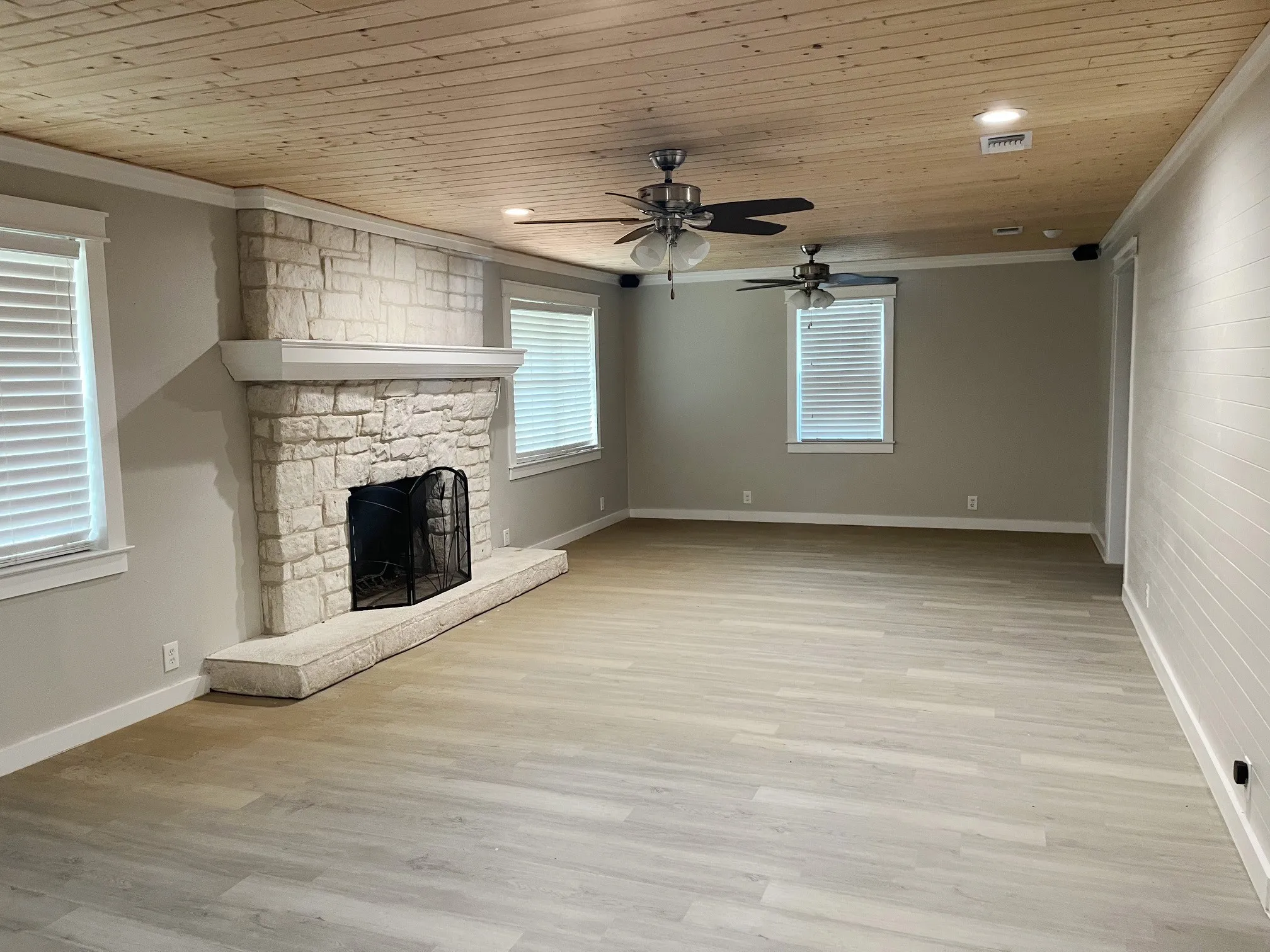 Single Family Residence For Sale in Lamar County , 615 E Fairview Street, Blossom, Texas 75416, 3 Bedroom, 2 Bathroom, Garage spaces, 1,644 Sqft, built in 0, mls#21401164, Real Estate Agent in Blossom, Homes For Sale in Lamar county, Homes For Sale in Blossom, Realtor in Blossom Texas, Real Estate Brokerage Independent Realty Texas, Luminita Cordes Realtor