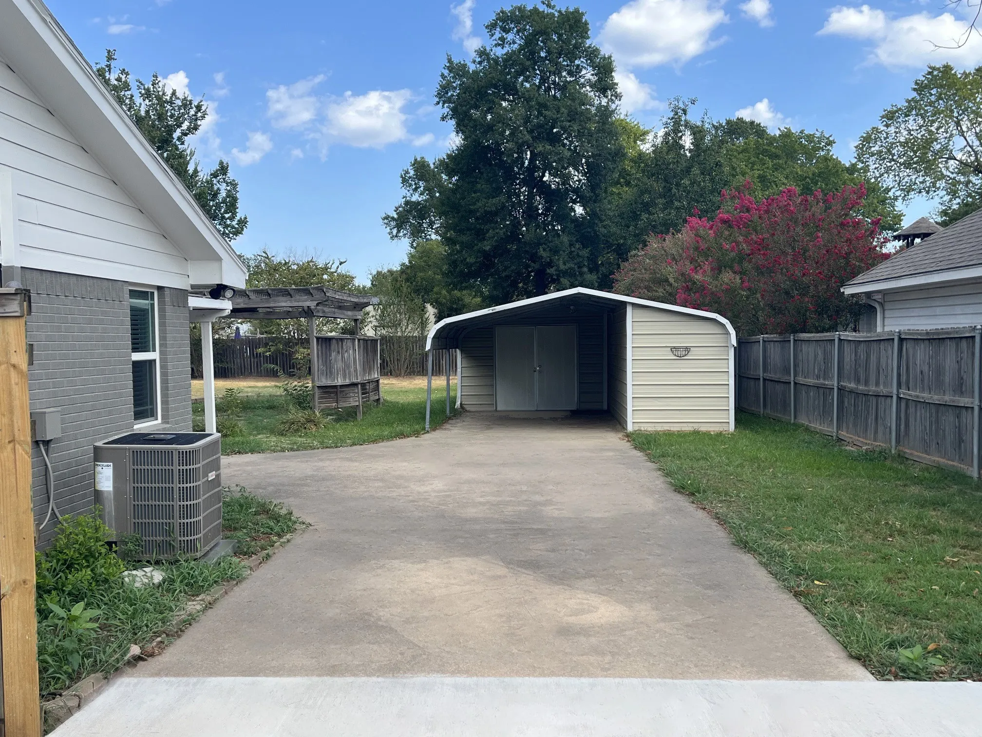Single Family Residence For Sale in Lamar County , 615 E Fairview Street, Blossom, Texas 75416, 3 Bedroom, 2 Bathroom, Garage spaces, 1,644 Sqft, built in 0, mls#21401164, Real Estate Agent in Blossom, Homes For Sale in Lamar county, Homes For Sale in Blossom, Realtor in Blossom Texas, Real Estate Brokerage Independent Realty Texas, Luminita Cordes Realtor