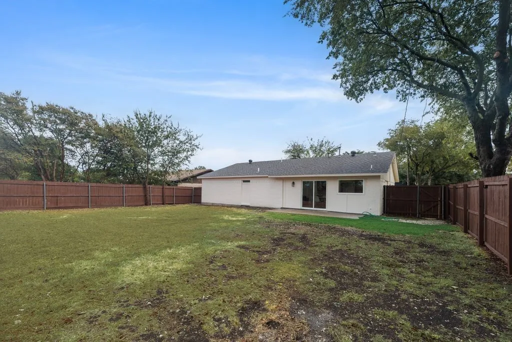 Single Family Residence For Sale in Dallas County , 1215 Briarcove Drive, Richardson, Texas 75081, 4 Bedroom, 2 Bathroom, 2 Garage spaces, 1,370 Sqft, built in 1967, mls#21399281, Real Estate Agent in Richardson, Homes For Sale in Dallas county, Homes For Sale in Richardson, Realtor in Richardson Texas, Real Estate Brokerage Independent Realty Texas, Luminita Cordes Realtor