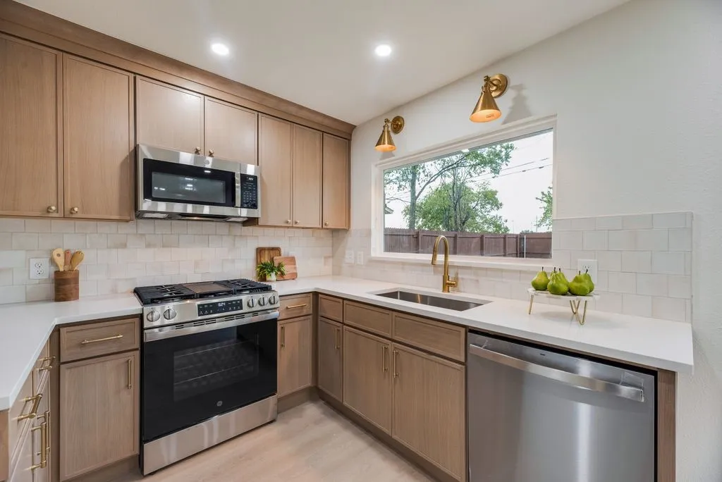 Single Family Residence For Sale in Dallas County , 1215 Briarcove Drive, Richardson, Texas 75081, 4 Bedroom, 2 Bathroom, 2 Garage spaces, 1,370 Sqft, built in 1967, mls#21399281, Real Estate Agent in Richardson, Homes For Sale in Dallas county, Homes For Sale in Richardson, Realtor in Richardson Texas, Real Estate Brokerage Independent Realty Texas, Luminita Cordes Realtor