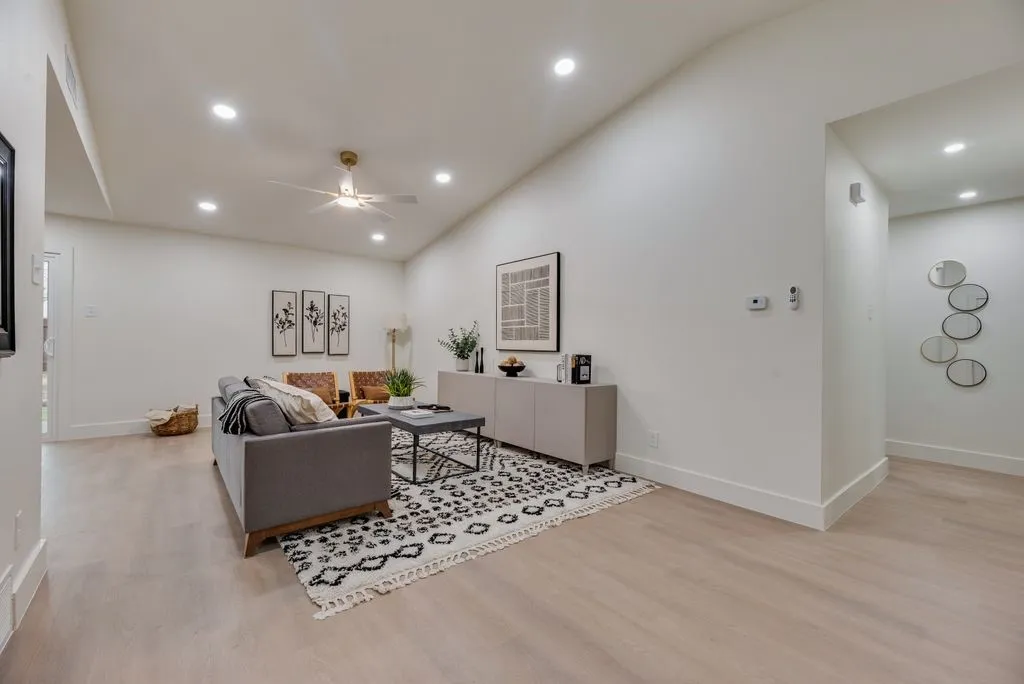 Single Family Residence For Sale in Dallas County , 1215 Briarcove Drive, Richardson, Texas 75081, 4 Bedroom, 2 Bathroom, 2 Garage spaces, 1,370 Sqft, built in 1967, mls#21399281, Real Estate Agent in Richardson, Homes For Sale in Dallas county, Homes For Sale in Richardson, Realtor in Richardson Texas, Real Estate Brokerage Independent Realty Texas, Luminita Cordes Realtor