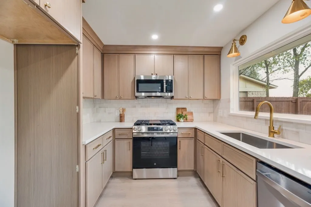 Single Family Residence For Sale in Dallas County , 1215 Briarcove Drive, Richardson, Texas 75081, 4 Bedroom, 2 Bathroom, 2 Garage spaces, 1,370 Sqft, built in 1967, mls#21399281, Real Estate Agent in Richardson, Homes For Sale in Dallas county, Homes For Sale in Richardson, Realtor in Richardson Texas, Real Estate Brokerage Independent Realty Texas, Luminita Cordes Realtor