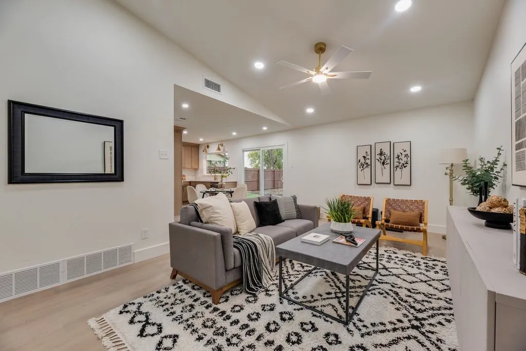 Single Family Residence For Sale in Dallas County , 1215 Briarcove Drive, Richardson, Texas 75081, 4 Bedroom, 2 Bathroom, 2 Garage spaces, 1,370 Sqft, built in 1967, mls#21399281, Real Estate Agent in Richardson, Homes For Sale in Dallas county, Homes For Sale in Richardson, Realtor in Richardson Texas, Real Estate Brokerage Independent Realty Texas, Luminita Cordes Realtor