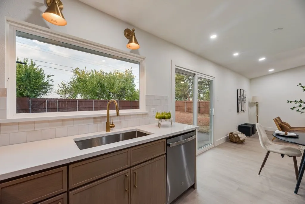 Single Family Residence For Sale in Dallas County , 1215 Briarcove Drive, Richardson, Texas 75081, 4 Bedroom, 2 Bathroom, 2 Garage spaces, 1,370 Sqft, built in 1967, mls#21399281, Real Estate Agent in Richardson, Homes For Sale in Dallas county, Homes For Sale in Richardson, Realtor in Richardson Texas, Real Estate Brokerage Independent Realty Texas, Luminita Cordes Realtor