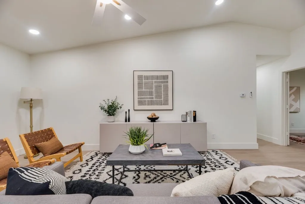 Single Family Residence For Sale in Dallas County , 1215 Briarcove Drive, Richardson, Texas 75081, 4 Bedroom, 2 Bathroom, 2 Garage spaces, 1,370 Sqft, built in 1967, mls#21399281, Real Estate Agent in Richardson, Homes For Sale in Dallas county, Homes For Sale in Richardson, Realtor in Richardson Texas, Real Estate Brokerage Independent Realty Texas, Luminita Cordes Realtor