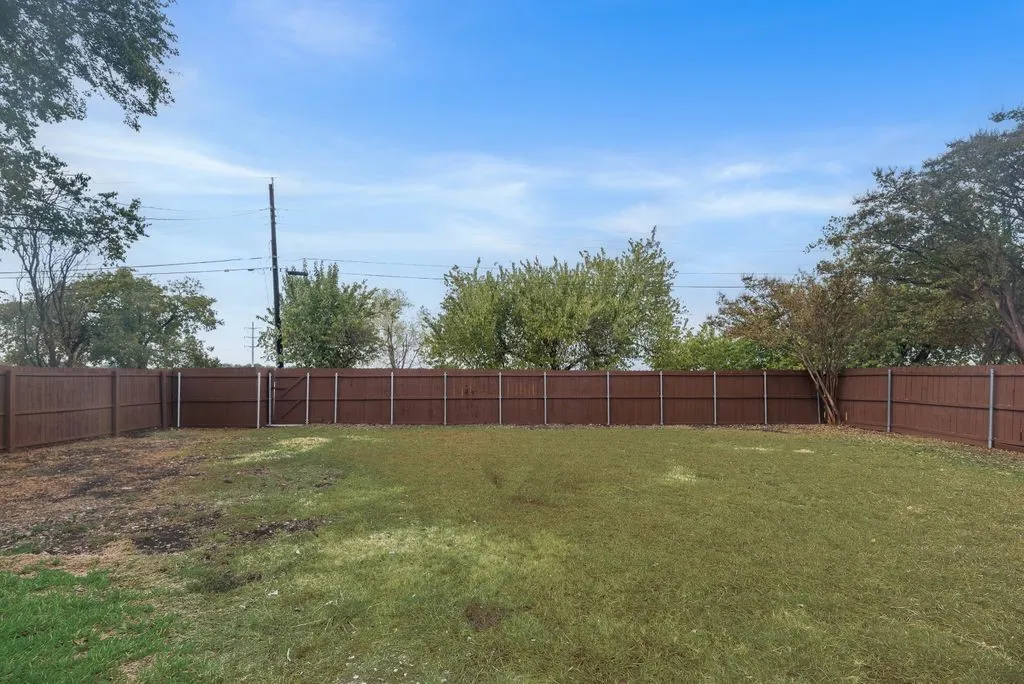 Single Family Residence For Sale in Dallas County , 1215 Briarcove Drive, Richardson, Texas 75081, 4 Bedroom, 2 Bathroom, 2 Garage spaces, 1,370 Sqft, built in 1967, mls#21399281, Real Estate Agent in Richardson, Homes For Sale in Dallas county, Homes For Sale in Richardson, Realtor in Richardson Texas, Real Estate Brokerage Independent Realty Texas, Luminita Cordes Realtor