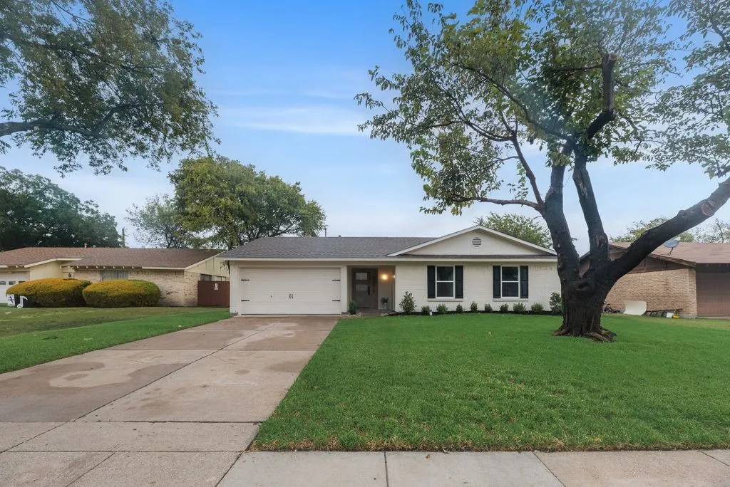 Single Family Residence For Sale in Dallas County , 1215 Briarcove Drive, Richardson, Texas 75081, 4 Bedroom, 2 Bathroom, 2 Garage spaces, 1,370 Sqft, built in 1967, mls#21399281, Real Estate Agent in Richardson, Homes For Sale in Dallas county, Homes For Sale in Richardson, Realtor in Richardson Texas, Real Estate Brokerage Independent Realty Texas, Luminita Cordes Realtor