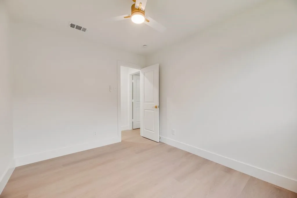 Single Family Residence For Sale in Dallas County , 1215 Briarcove Drive, Richardson, Texas 75081, 4 Bedroom, 2 Bathroom, 2 Garage spaces, 1,370 Sqft, built in 1967, mls#21399281, Real Estate Agent in Richardson, Homes For Sale in Dallas county, Homes For Sale in Richardson, Realtor in Richardson Texas, Real Estate Brokerage Independent Realty Texas, Luminita Cordes Realtor