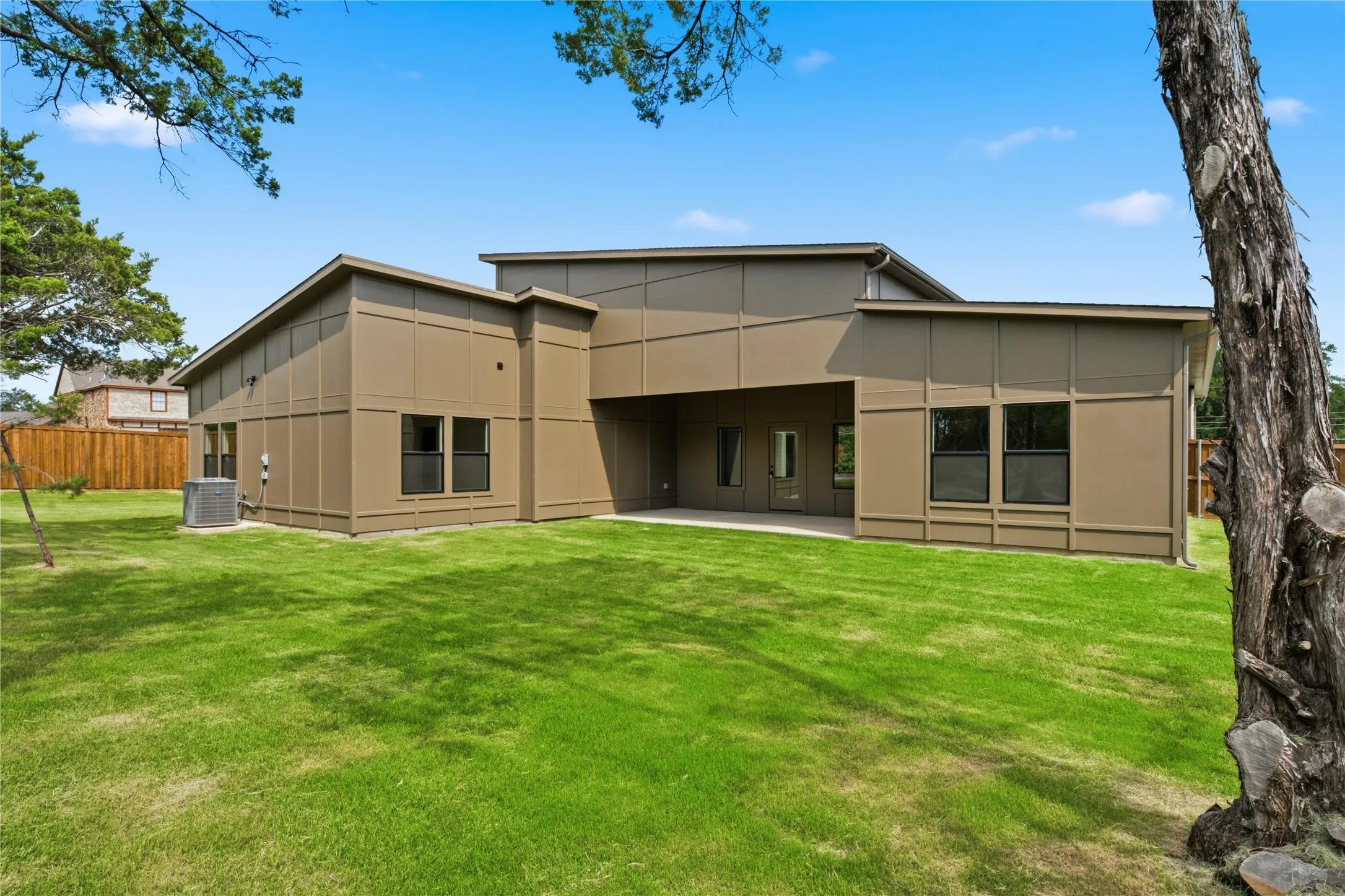Single Family Residence For Sale in Dallas County , 2634 Bainbridge Drive, Dallas, Texas 75237, 5 Bedroom, 4 Bathroom, 2 Garage spaces, 2,391 Sqft, built in 2026, mls#21401188, Real Estate Agent in Dallas, Homes For Sale in Dallas county, Homes For Sale in Dallas, Realtor in Dallas Texas, Real Estate Brokerage Independent Realty Texas, Luminita Cordes Realtor