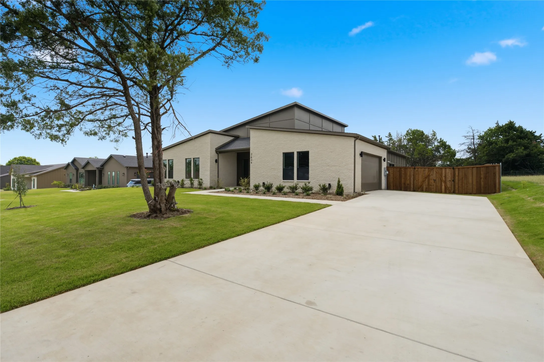 Single Family Residence For Sale in Dallas County , 2634 Bainbridge Drive, Dallas, Texas 75237, 5 Bedroom, 4 Bathroom, 2 Garage spaces, 2,391 Sqft, built in 2026, mls#21401188, Real Estate Agent in Dallas, Homes For Sale in Dallas county, Homes For Sale in Dallas, Realtor in Dallas Texas, Real Estate Brokerage Independent Realty Texas, Luminita Cordes Realtor