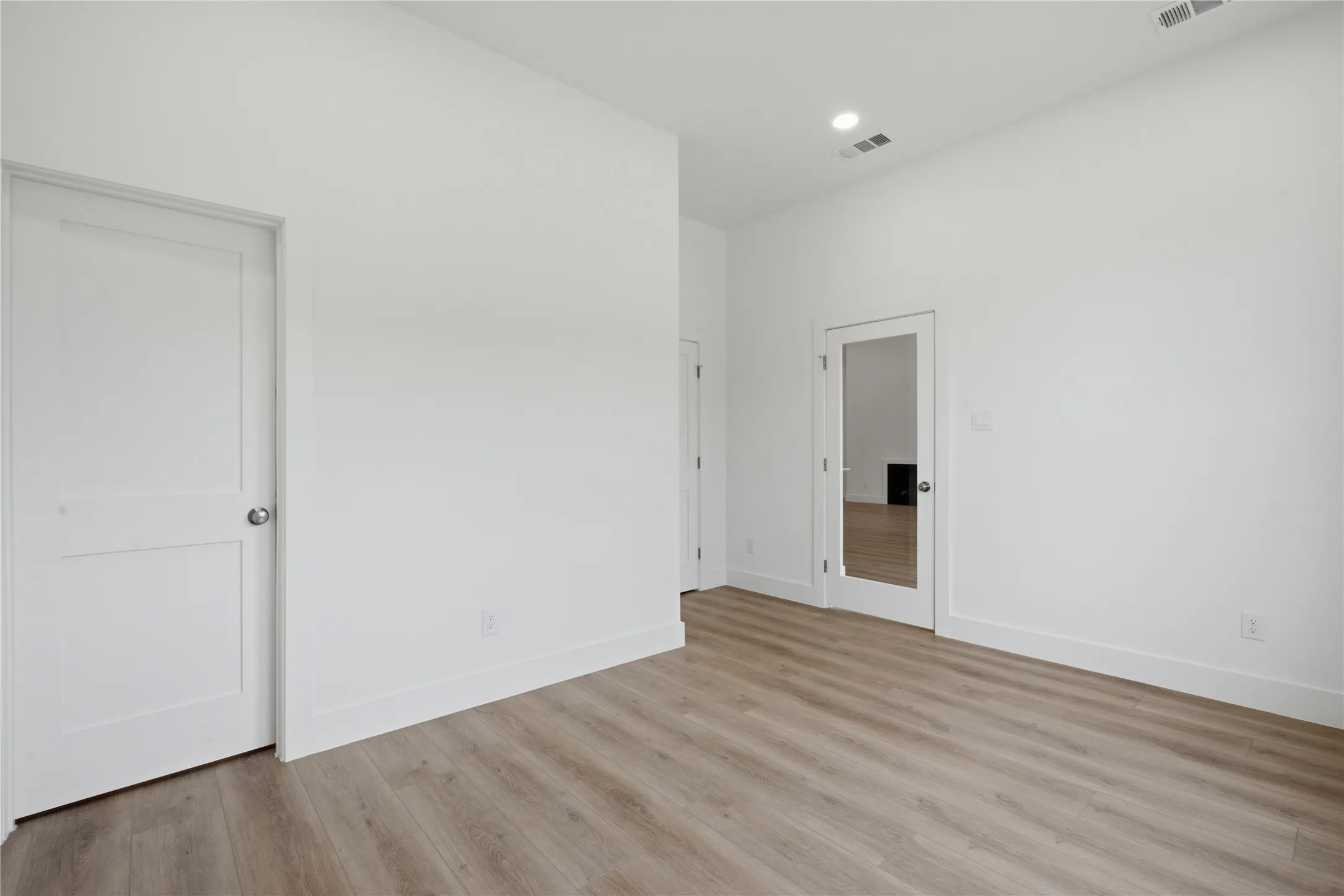Single Family Residence For Sale in Dallas County , 2634 Bainbridge Drive, Dallas, Texas 75237, 5 Bedroom, 4 Bathroom, 2 Garage spaces, 2,391 Sqft, built in 2026, mls#21401188, Real Estate Agent in Dallas, Homes For Sale in Dallas county, Homes For Sale in Dallas, Realtor in Dallas Texas, Real Estate Brokerage Independent Realty Texas, Luminita Cordes Realtor
