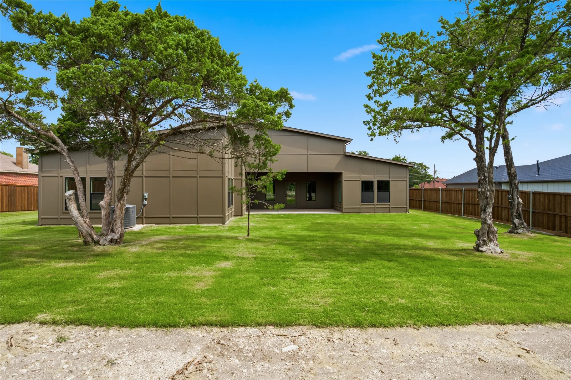 Single Family Residence For Sale in Dallas County , 2634 Bainbridge Drive, Dallas, Texas 75237, 5 Bedroom, 4 Bathroom, 2 Garage spaces, 2,391 Sqft, built in 2026, mls#21401188, Real Estate Agent in Dallas, Homes For Sale in Dallas county, Homes For Sale in Dallas, Realtor in Dallas Texas, Real Estate Brokerage Independent Realty Texas, Luminita Cordes Realtor