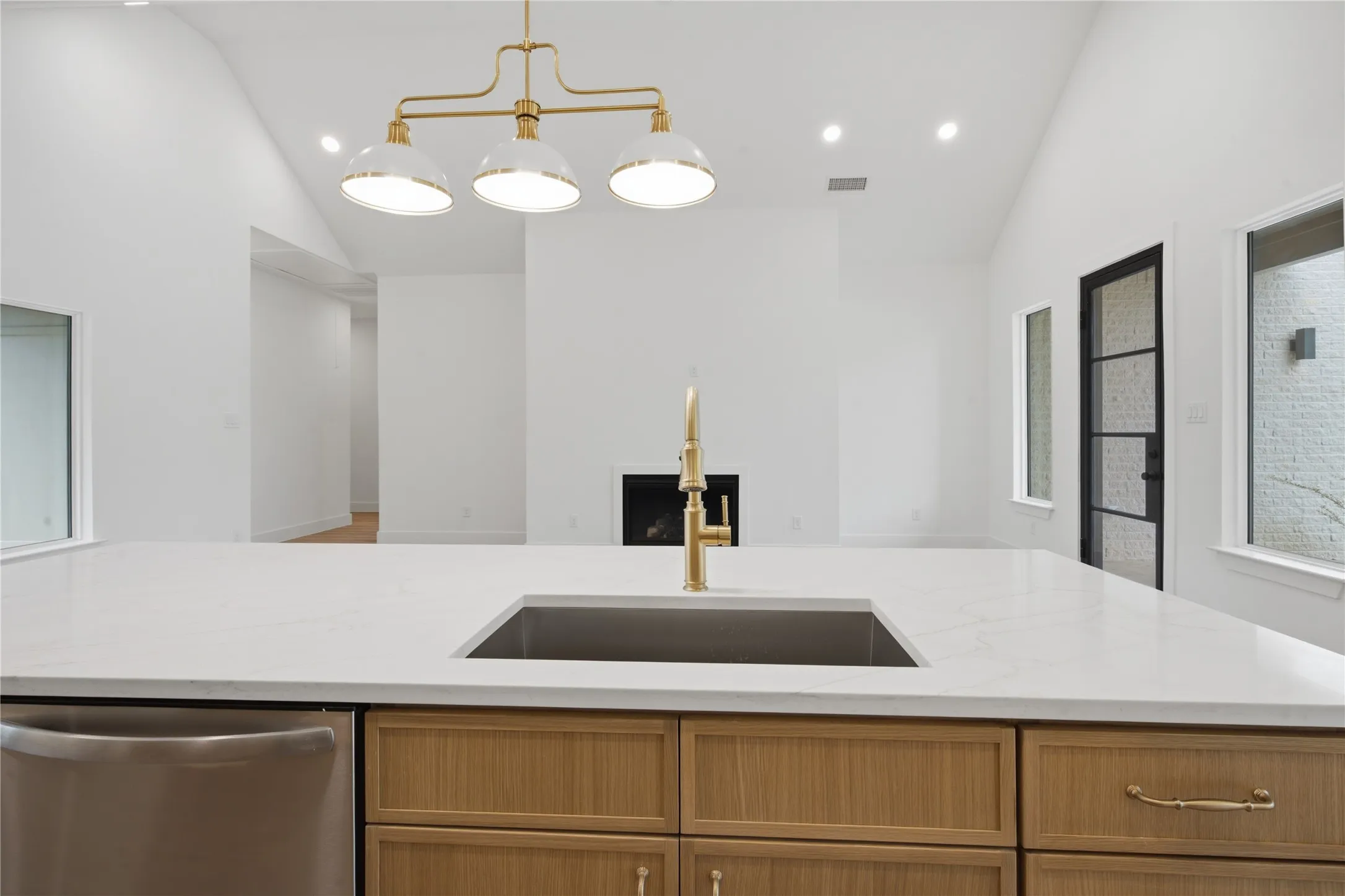 Single Family Residence For Sale in Dallas County , 2634 Bainbridge Drive, Dallas, Texas 75237, 5 Bedroom, 4 Bathroom, 2 Garage spaces, 2,391 Sqft, built in 2026, mls#21401188, Real Estate Agent in Dallas, Homes For Sale in Dallas county, Homes For Sale in Dallas, Realtor in Dallas Texas, Real Estate Brokerage Independent Realty Texas, Luminita Cordes Realtor