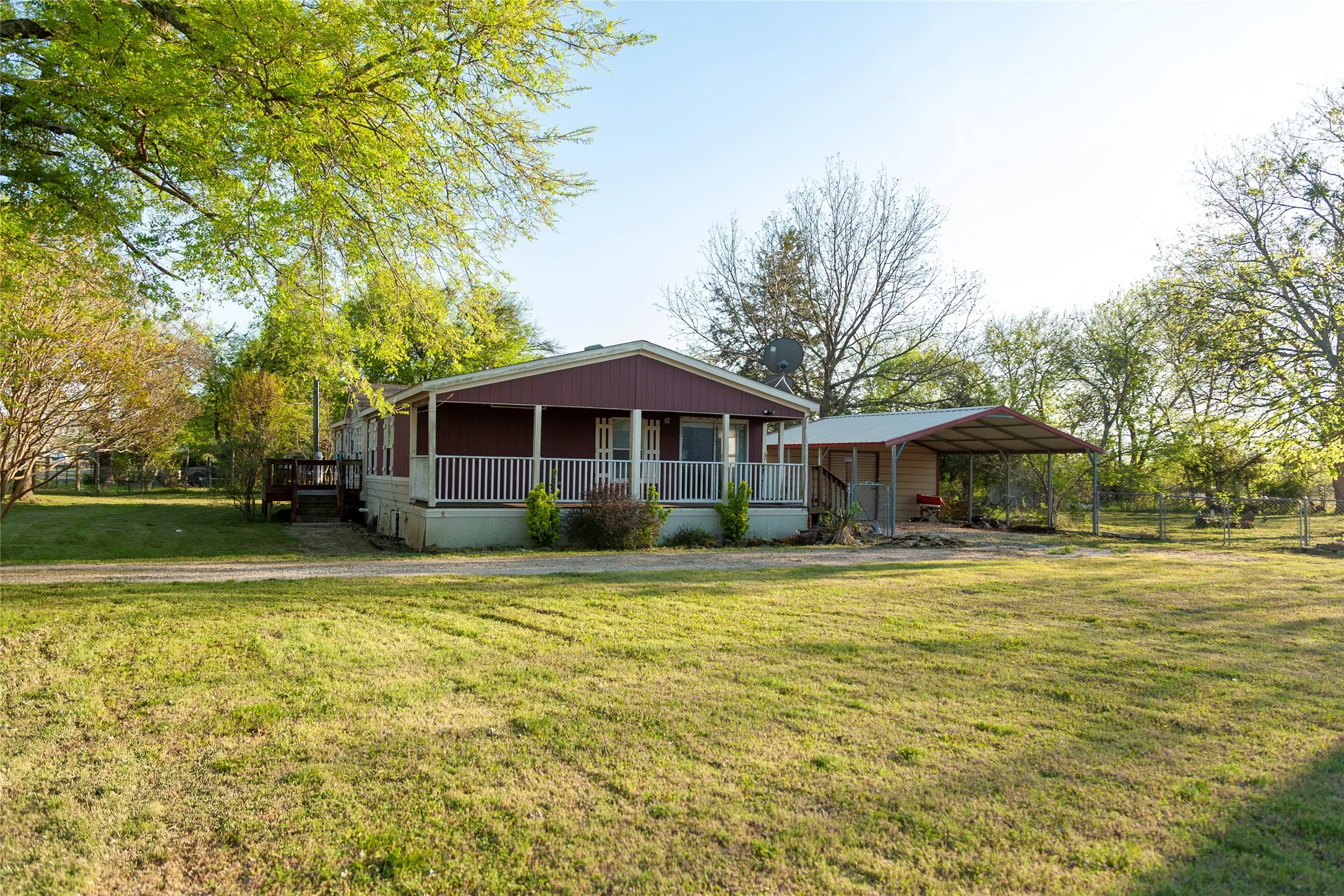 Mobile Home For Sale in Fannin County , 112 SE Front Street, Bailey, Texas 75452, 4 Bedroom, 2 Bathroom, Garage spaces, 1,568 Sqft, built in 2014, mls#21399800, Real Estate Agent in Bailey, Homes For Sale in Fannin county, Homes For Sale in Bailey, Realtor in Bailey Texas, Real Estate Brokerage Independent Realty Texas, Luminita Cordes Realtor
