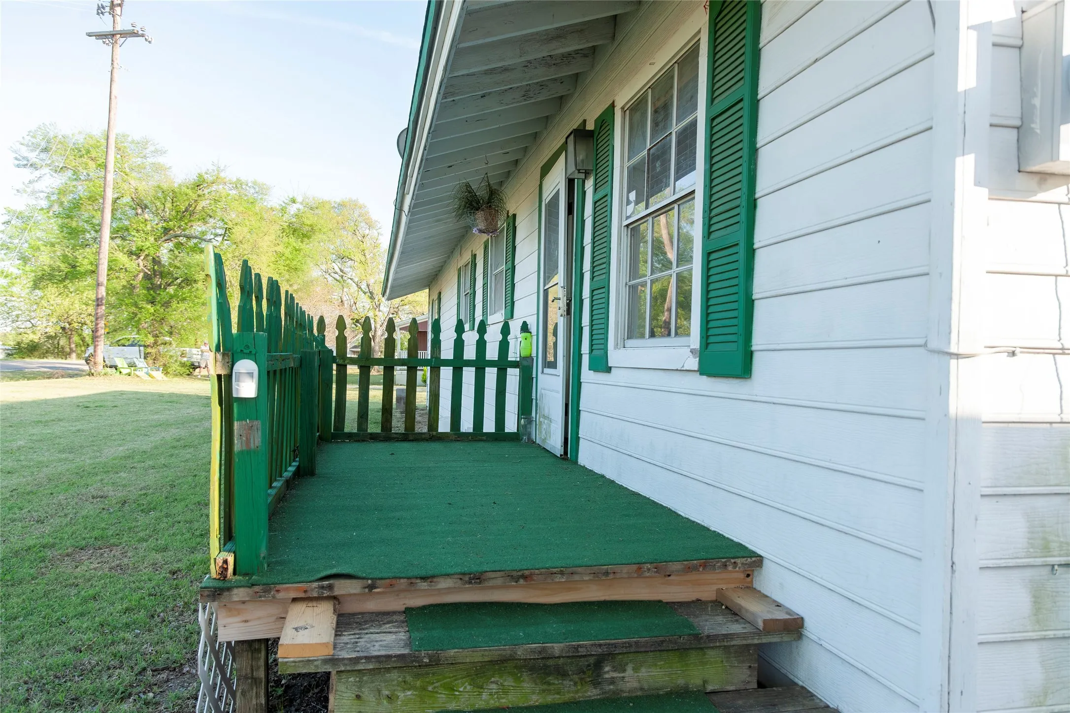 Mobile Home For Sale in Fannin County , 112 SE Front Street, Bailey, Texas 75452, 4 Bedroom, 2 Bathroom, Garage spaces, 1,568 Sqft, built in 2014, mls#21399800, Real Estate Agent in Bailey, Homes For Sale in Fannin county, Homes For Sale in Bailey, Realtor in Bailey Texas, Real Estate Brokerage Independent Realty Texas, Luminita Cordes Realtor