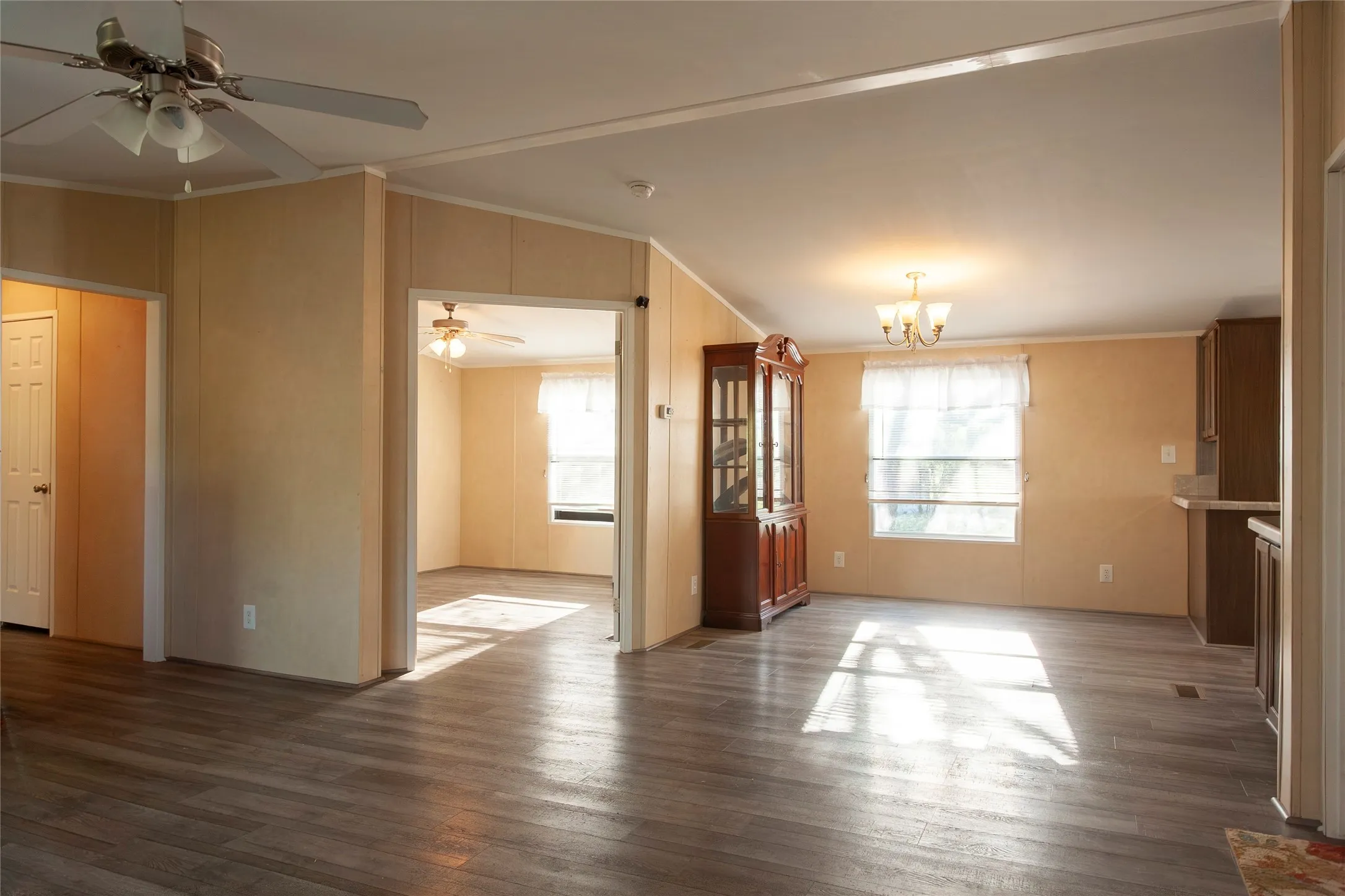 Mobile Home For Sale in Fannin County , 112 SE Front Street, Bailey, Texas 75452, 4 Bedroom, 2 Bathroom, Garage spaces, 1,568 Sqft, built in 2014, mls#21399800, Real Estate Agent in Bailey, Homes For Sale in Fannin county, Homes For Sale in Bailey, Realtor in Bailey Texas, Real Estate Brokerage Independent Realty Texas, Luminita Cordes Realtor