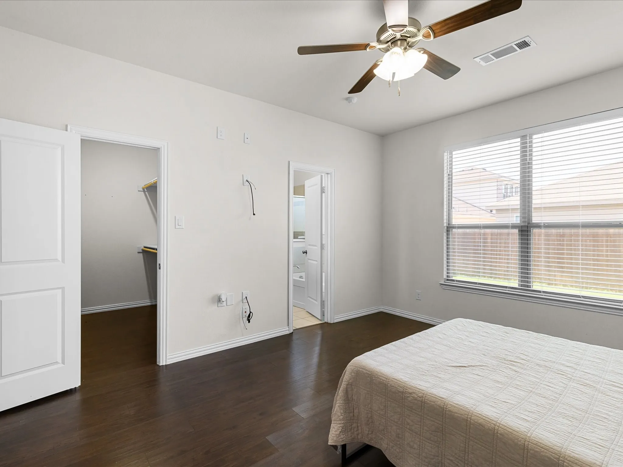 Single Family Residence For Sale in Tarrant County , 209 Emerald Creek Drive, Fort Worth, Texas 76131, 3 Bedroom, 2 Bathroom, 2 Garage spaces, 1,449 Sqft, built in 2016, mls#21401207, Real Estate Agent in Fort Worth, Homes For Sale in Tarrant county, Homes For Sale in Fort Worth, Realtor in Fort Worth Texas, Real Estate Brokerage Independent Realty Texas, Luminita Cordes Realtor