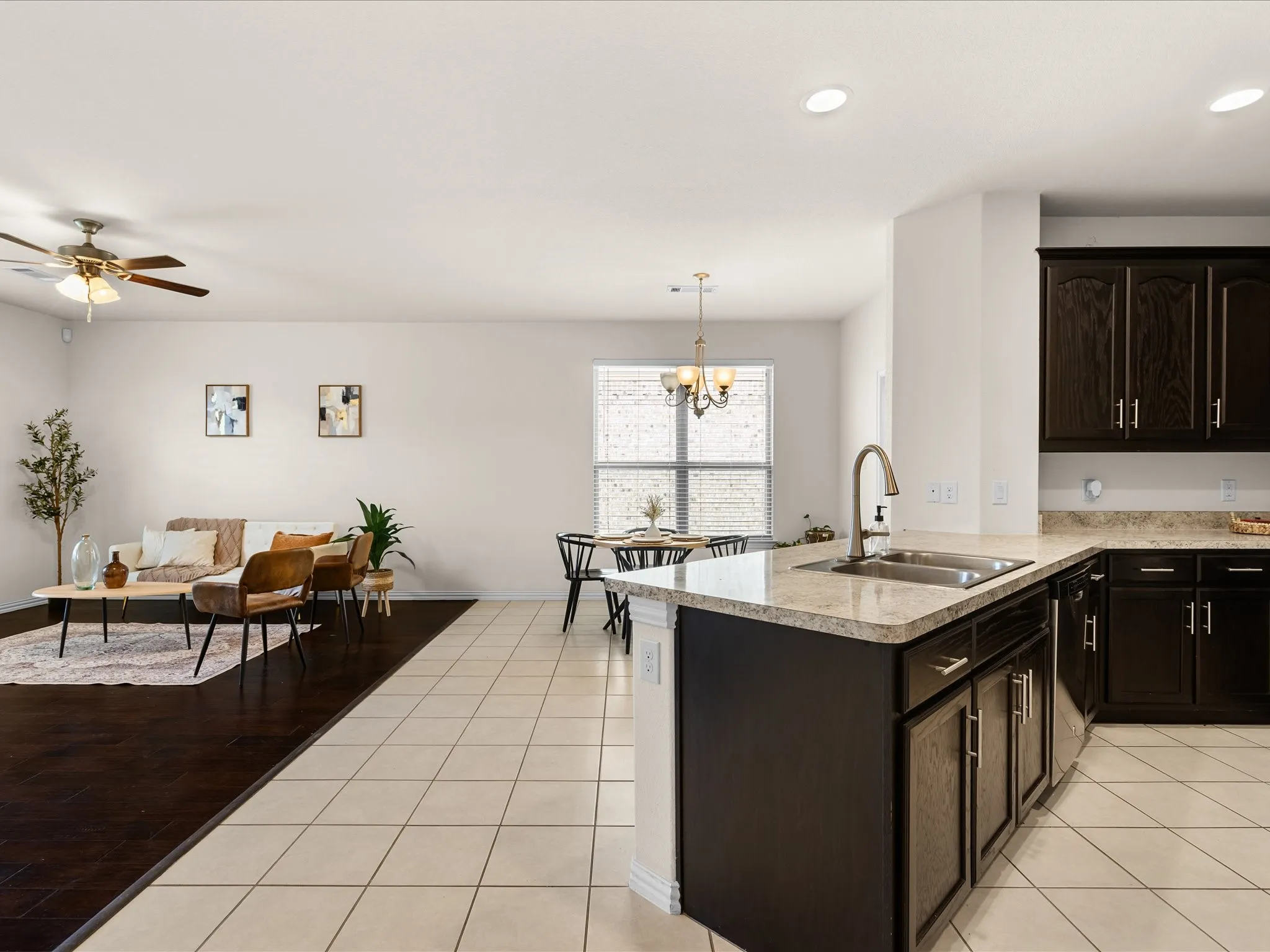 Single Family Residence For Sale in Tarrant County , 209 Emerald Creek Drive, Fort Worth, Texas 76131, 3 Bedroom, 2 Bathroom, 2 Garage spaces, 1,449 Sqft, built in 2016, mls#21401207, Real Estate Agent in Fort Worth, Homes For Sale in Tarrant county, Homes For Sale in Fort Worth, Realtor in Fort Worth Texas, Real Estate Brokerage Independent Realty Texas, Luminita Cordes Realtor