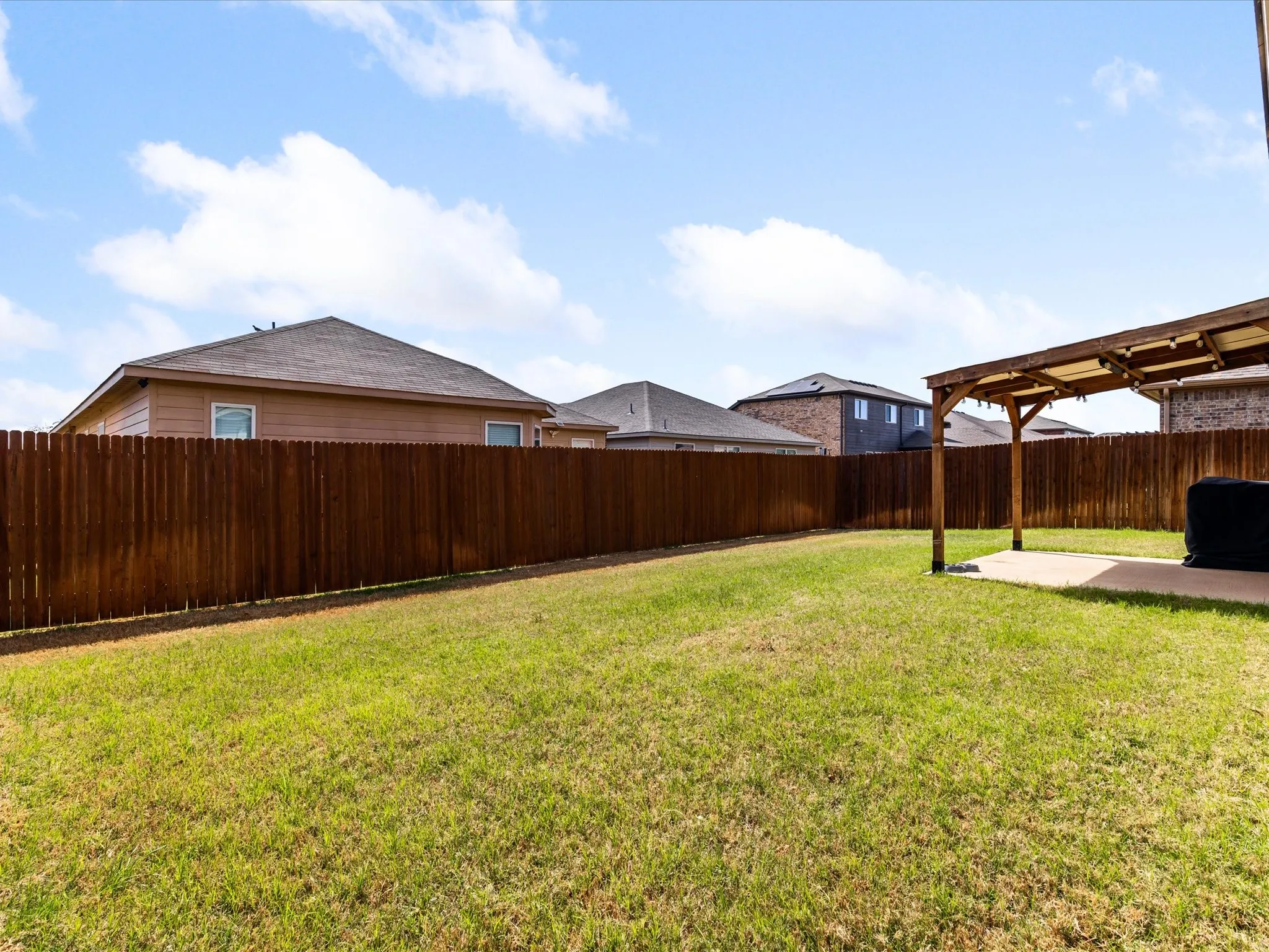 Single Family Residence For Sale in Tarrant County , 209 Emerald Creek Drive, Fort Worth, Texas 76131, 3 Bedroom, 2 Bathroom, 2 Garage spaces, 1,449 Sqft, built in 2016, mls#21401207, Real Estate Agent in Fort Worth, Homes For Sale in Tarrant county, Homes For Sale in Fort Worth, Realtor in Fort Worth Texas, Real Estate Brokerage Independent Realty Texas, Luminita Cordes Realtor